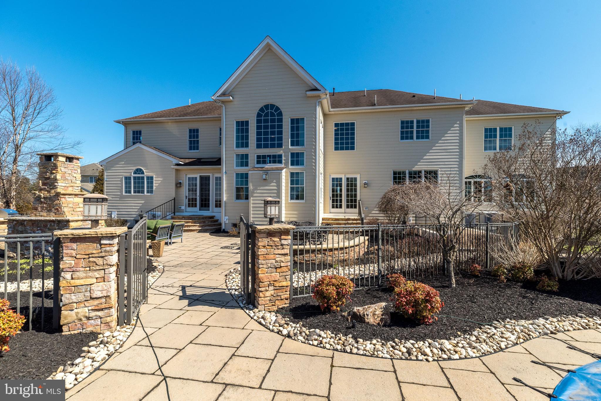 DUTCHESS FARM ESTS - Residential