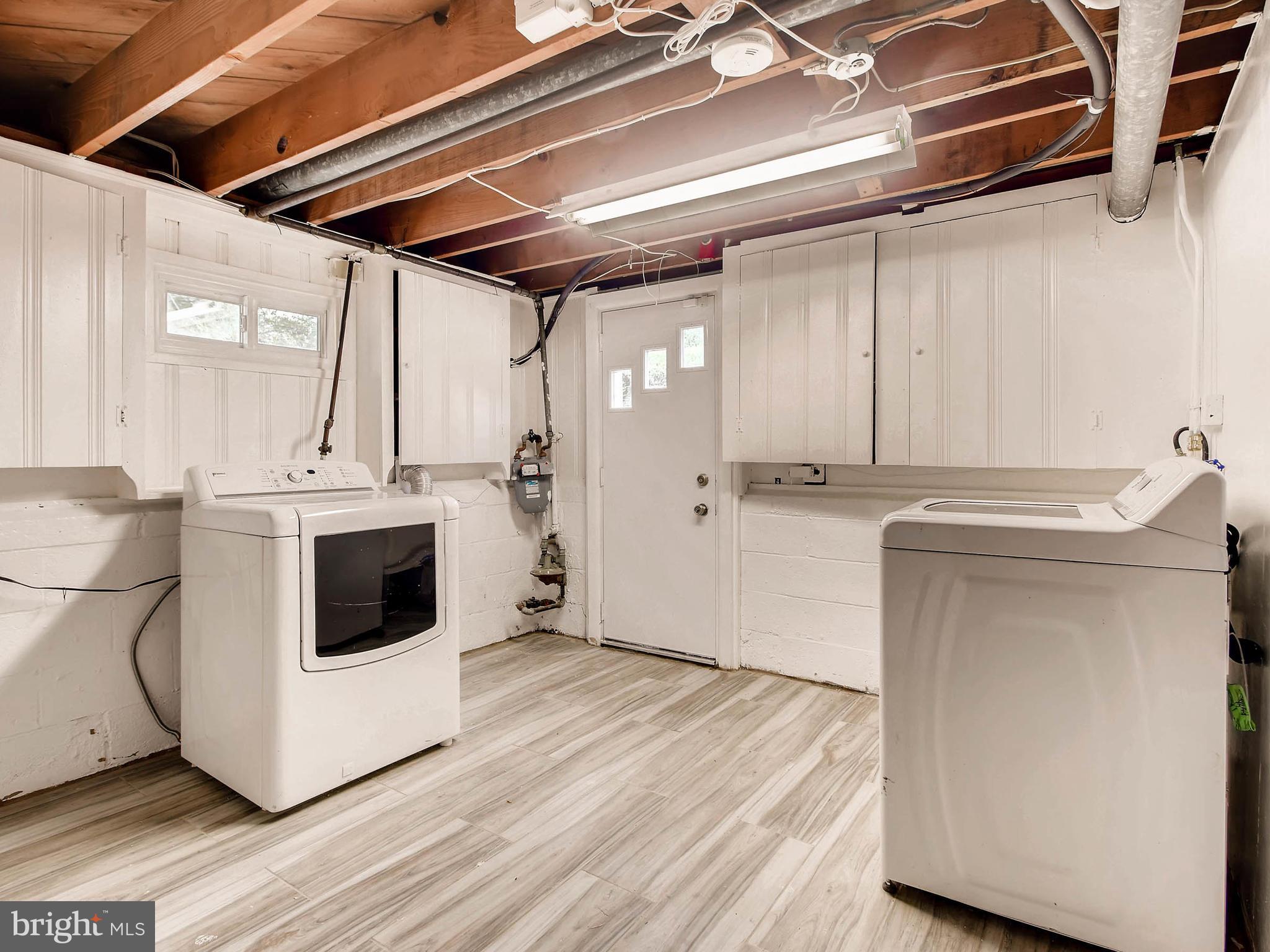 WINDSOR FARMS - Residential