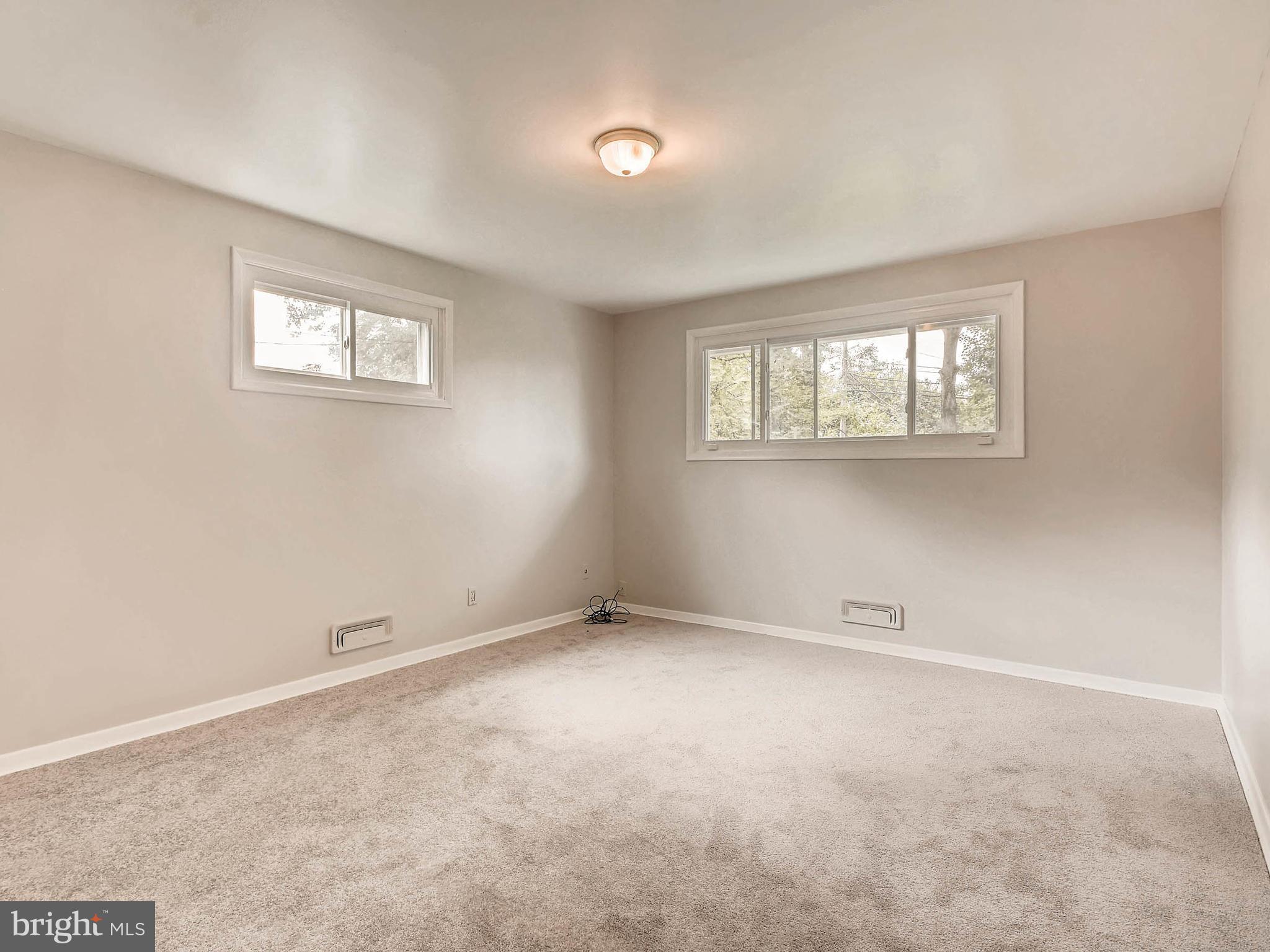 WINDSOR FARMS - Residential