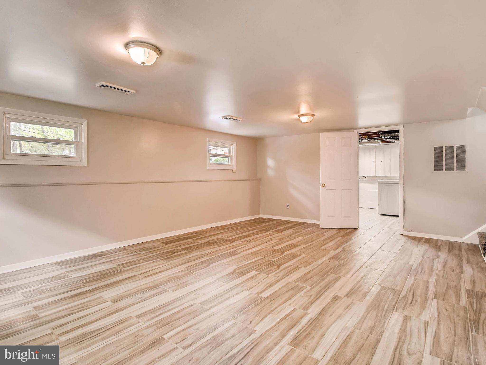 WINDSOR FARMS - Residential