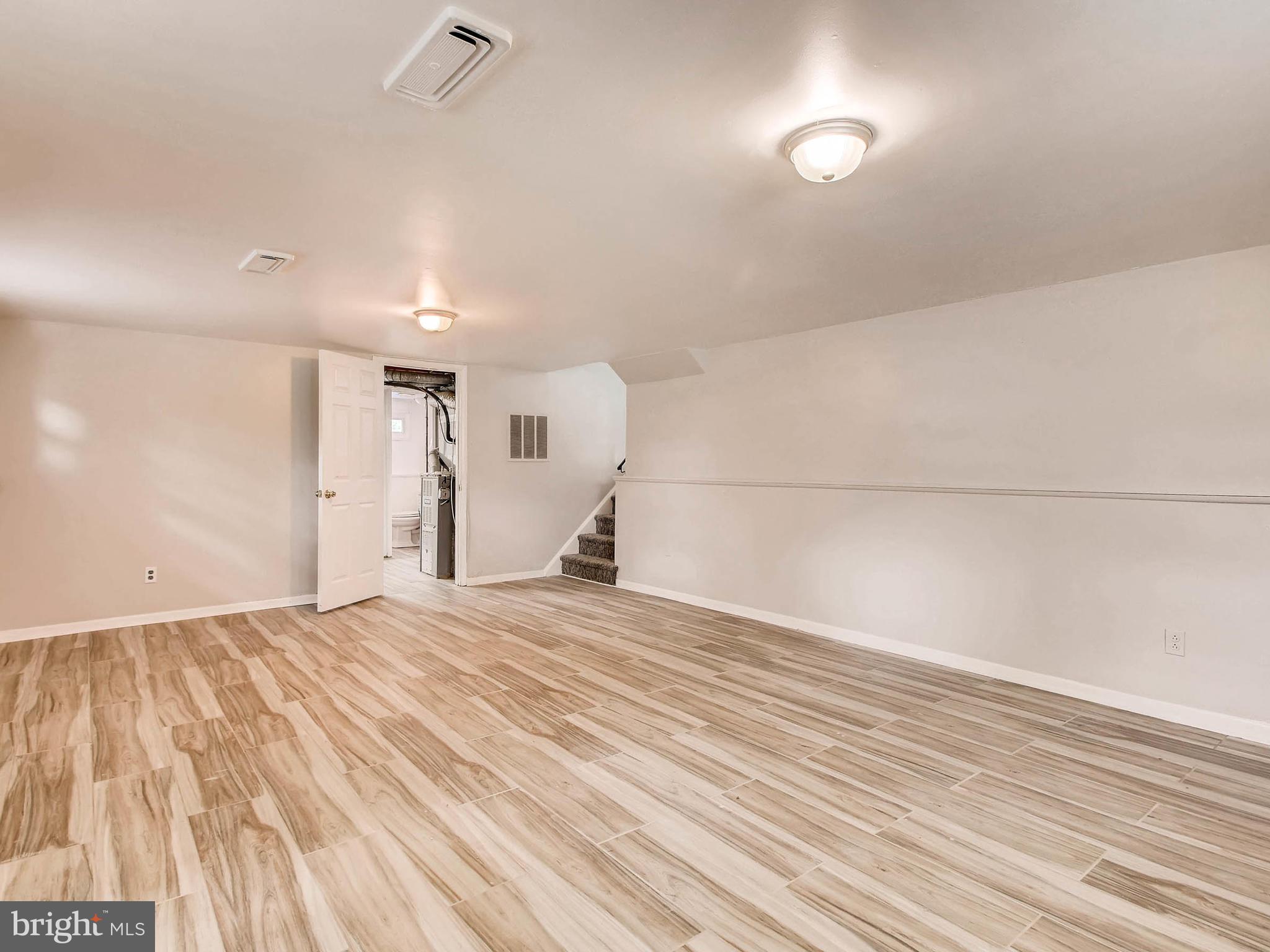 WINDSOR FARMS - Residential