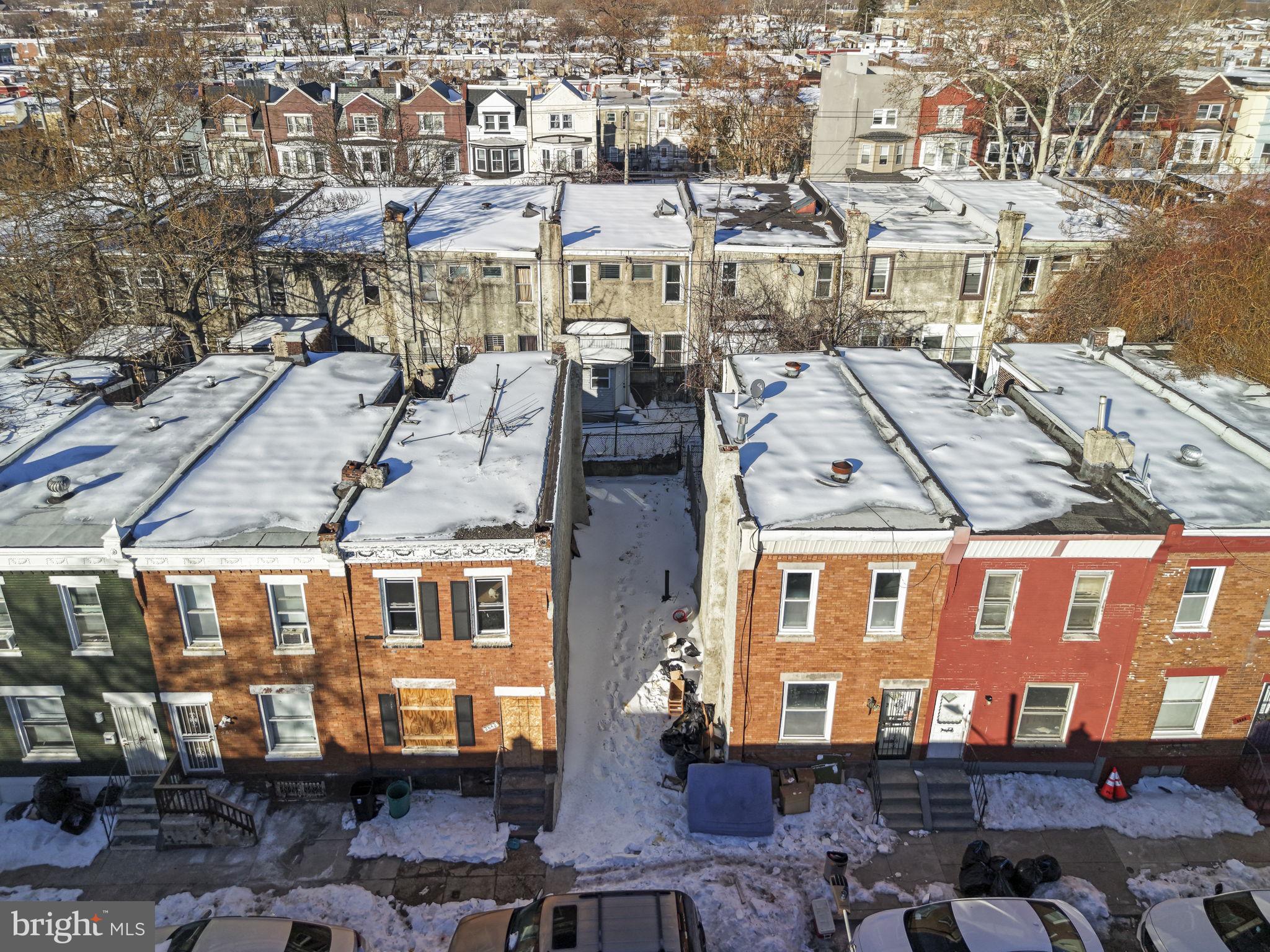 STRAWBERRY MANSION - Land