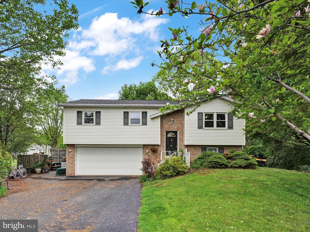 Photo of 52 Green Acre Road, LITITZ, PA 17543 (MLS # PALA2069100)