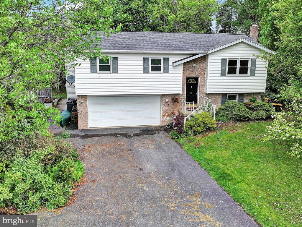 Photo of 52 Green Acre Road, LITITZ, PA 17543 (MLS # PALA2069100)