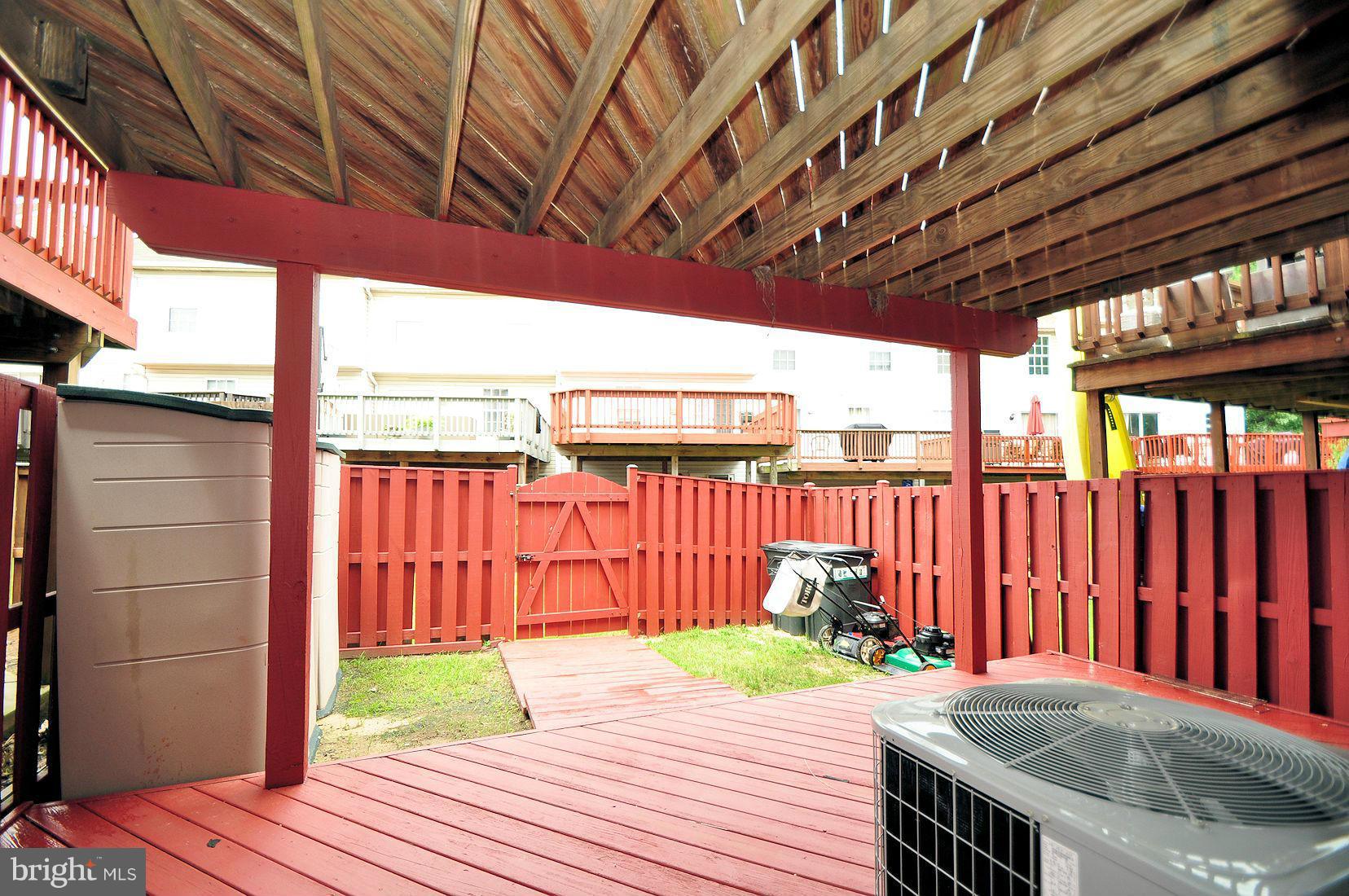 STONEY BEACH - Residential