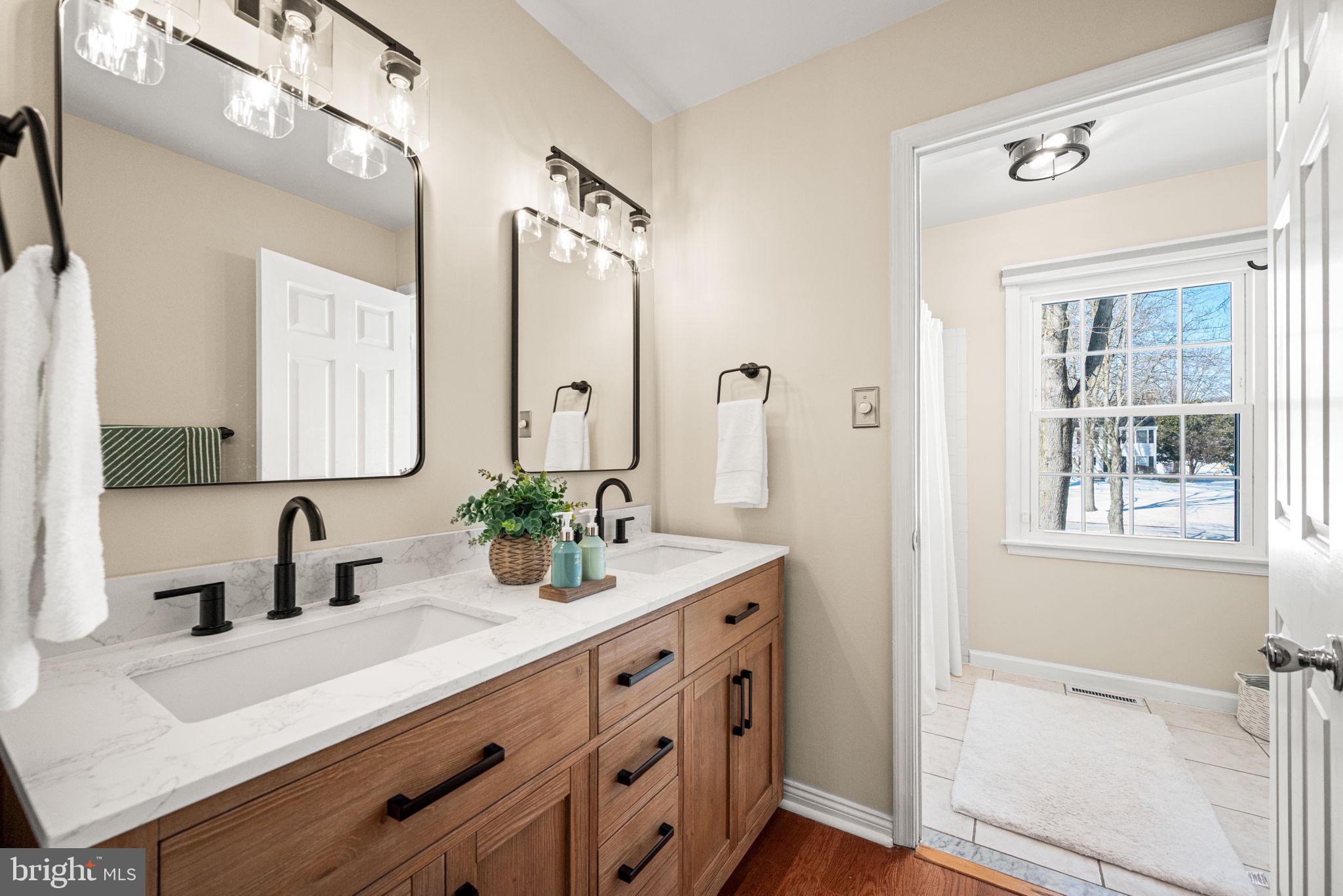 LONGVIEW LANE - Residential