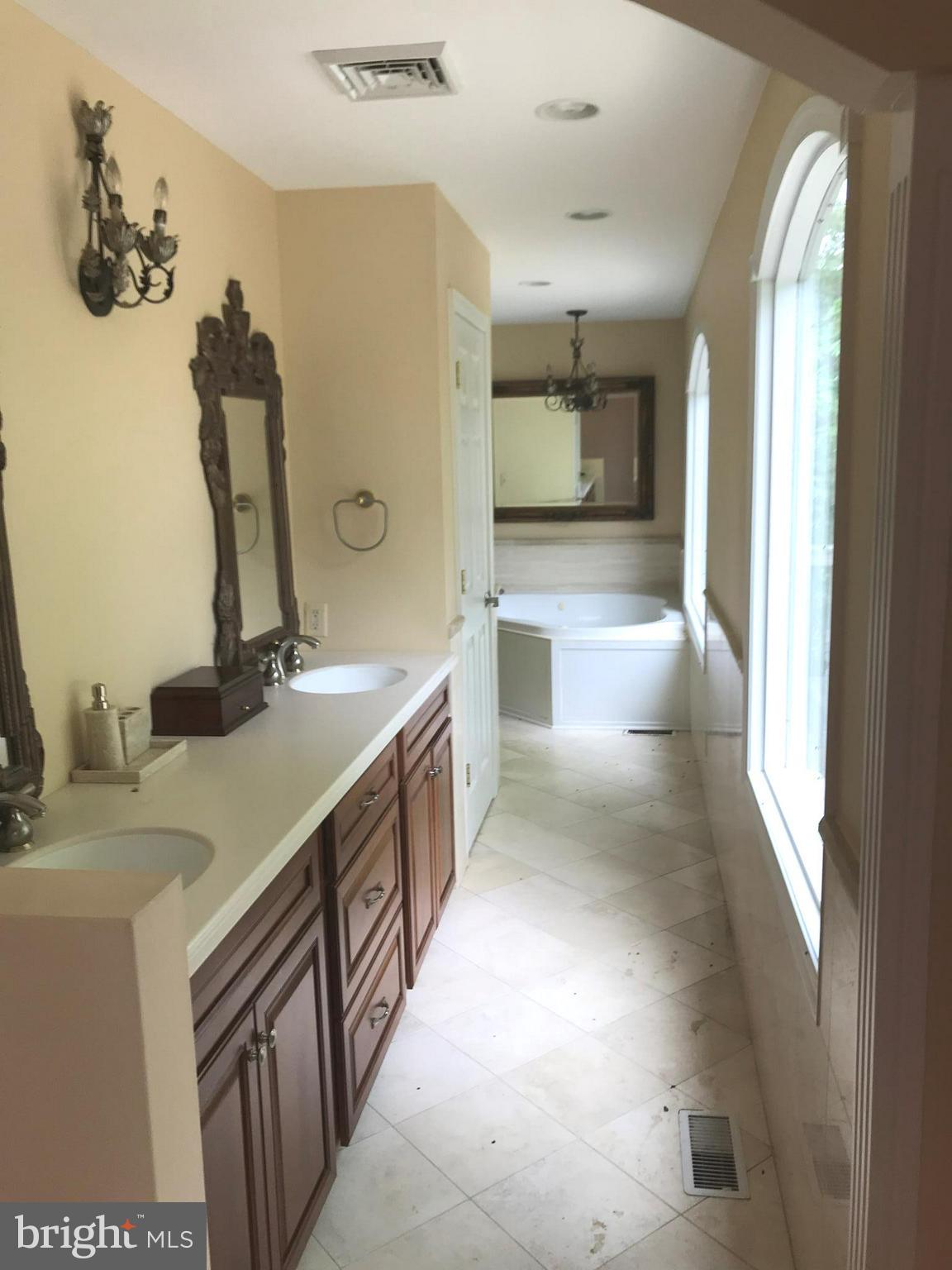 DIVINITY COVE - Residential