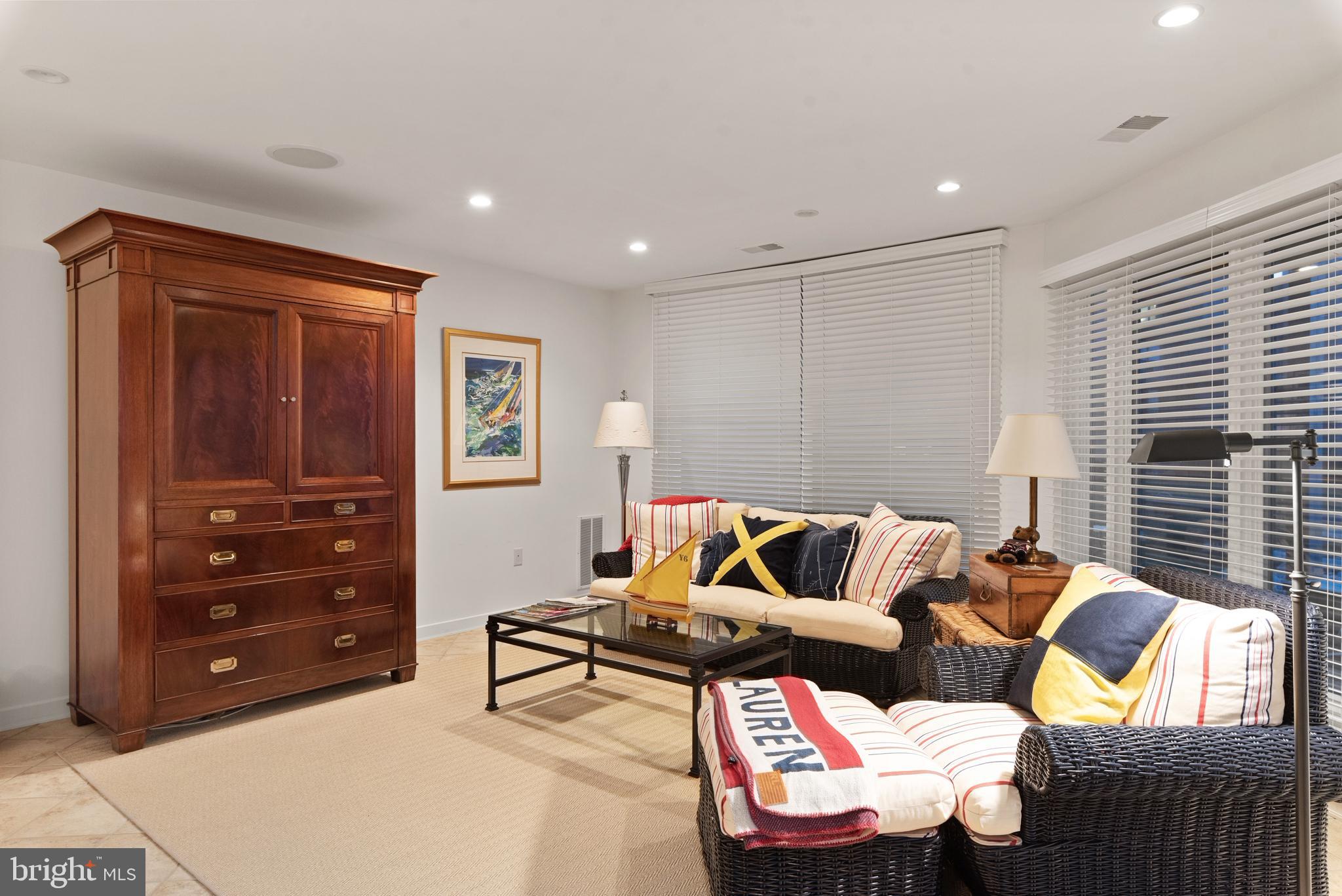 CHESAPEAKE HARBOUR - Residential