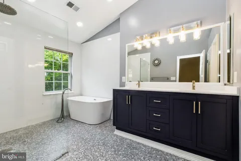 49 Inkberry Circle, Gaithersburg, MD MLS: MDMC2211906