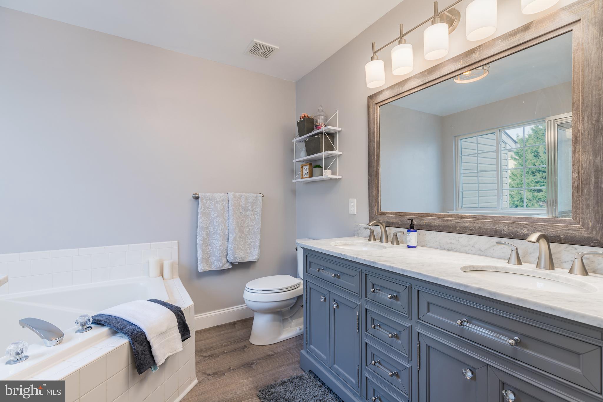 CONSTANT FRIENDSHIP - Residential