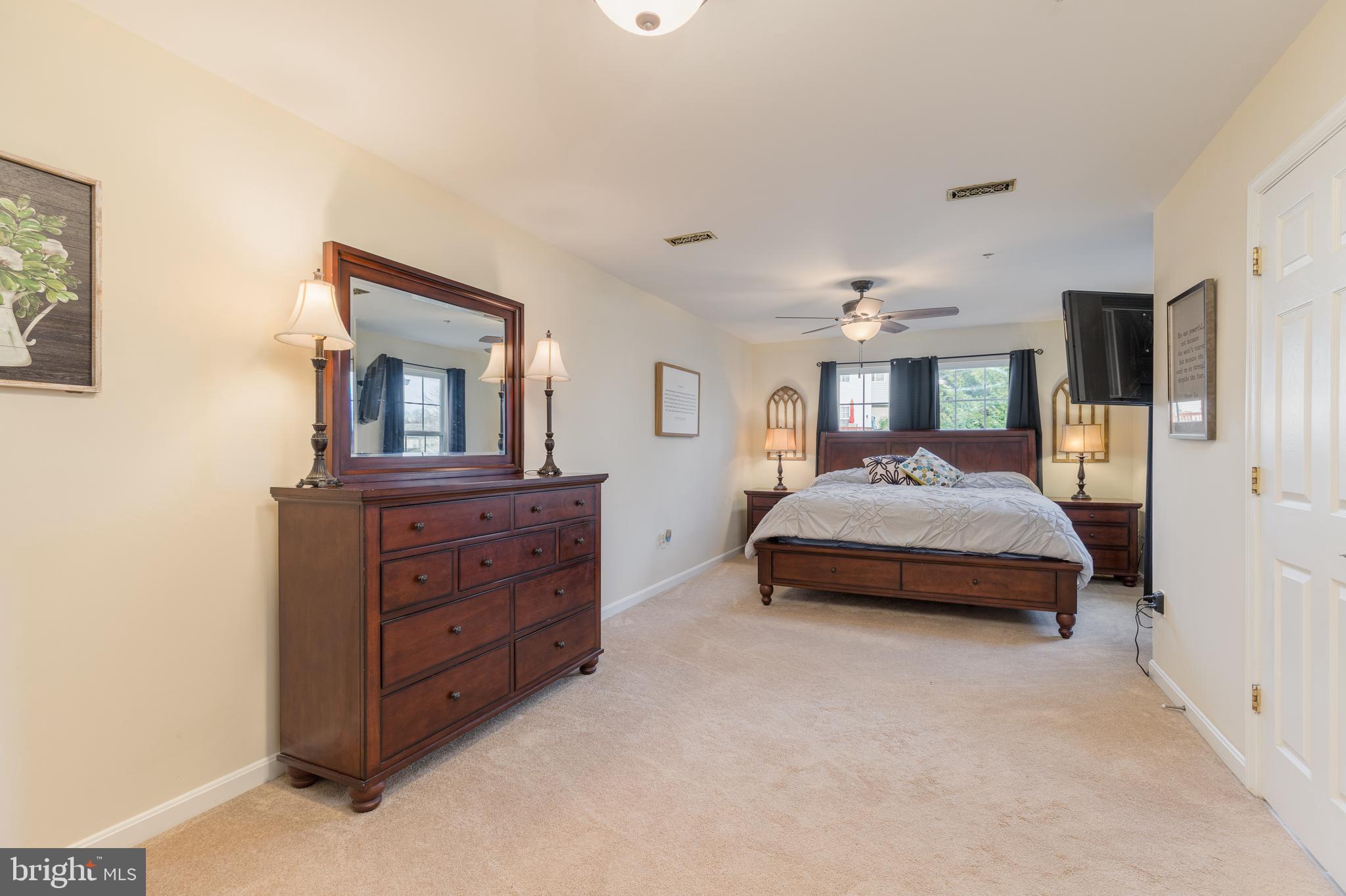 CONSTANT FRIENDSHIP - Residential