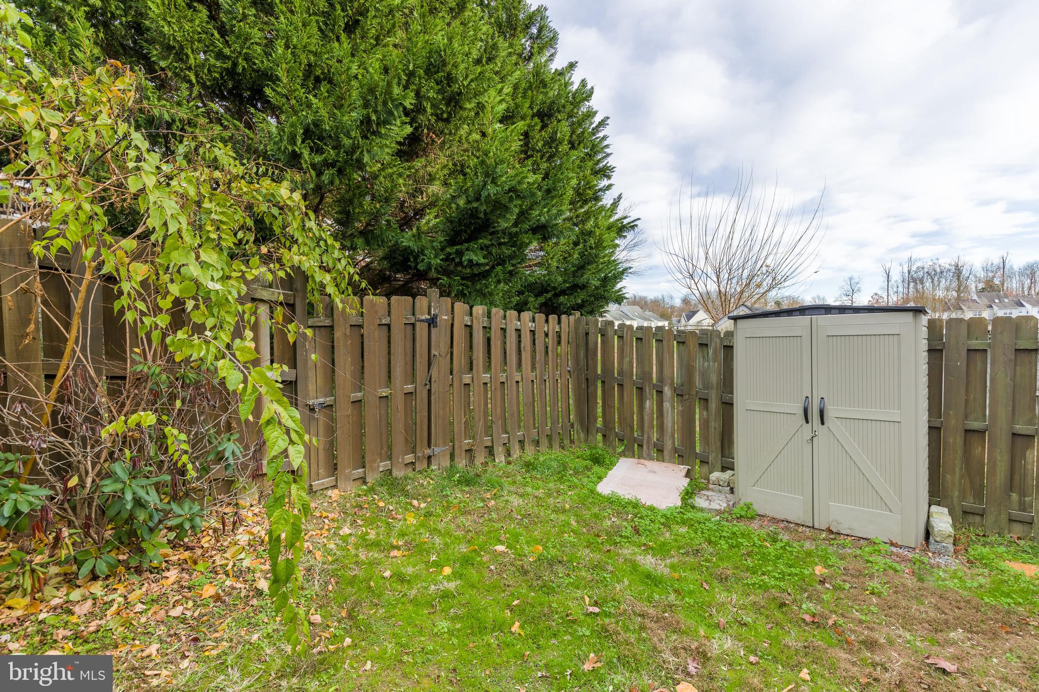 CONSTANT FRIENDSHIP - Residential