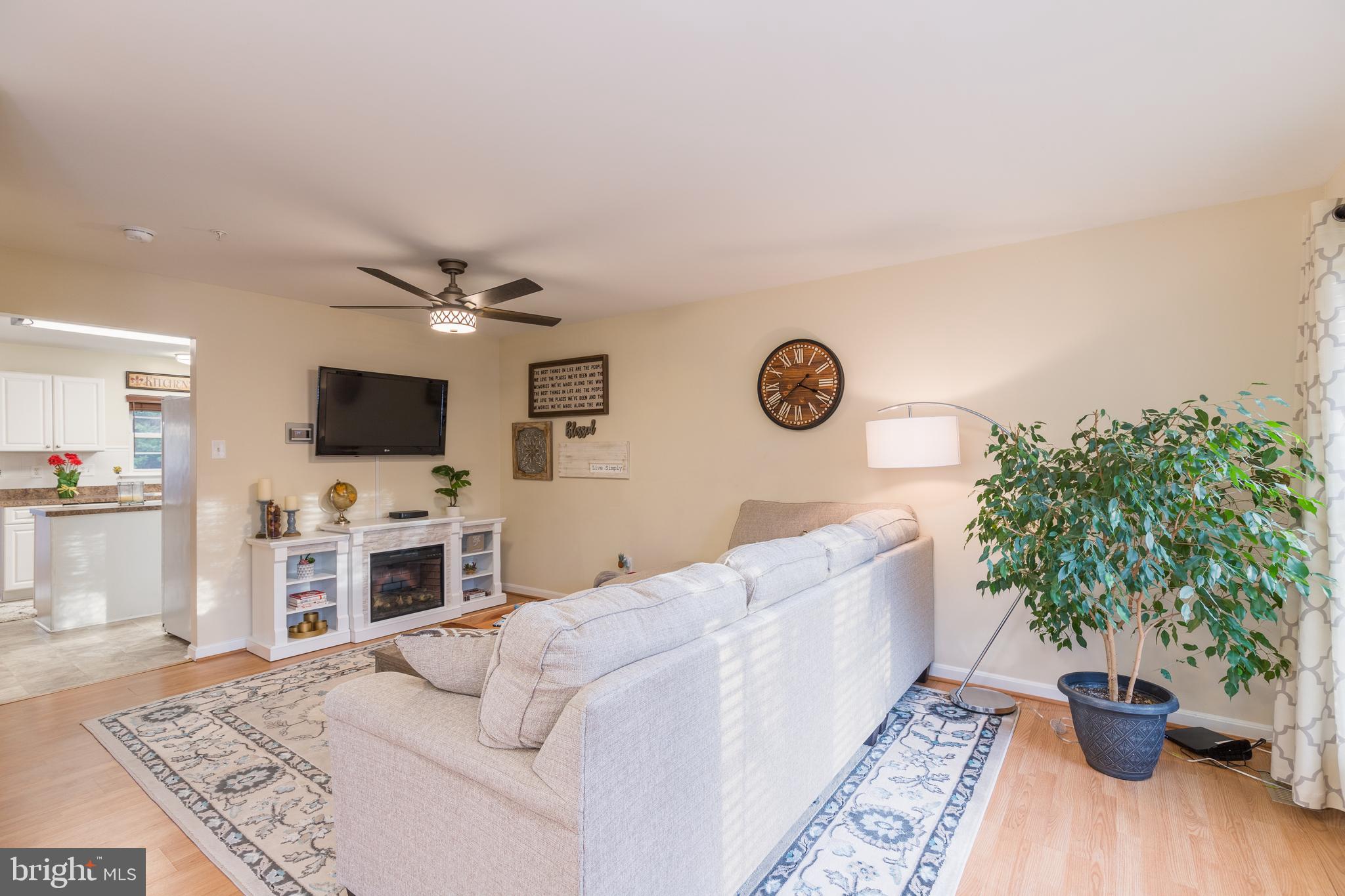 CONSTANT FRIENDSHIP - Residential