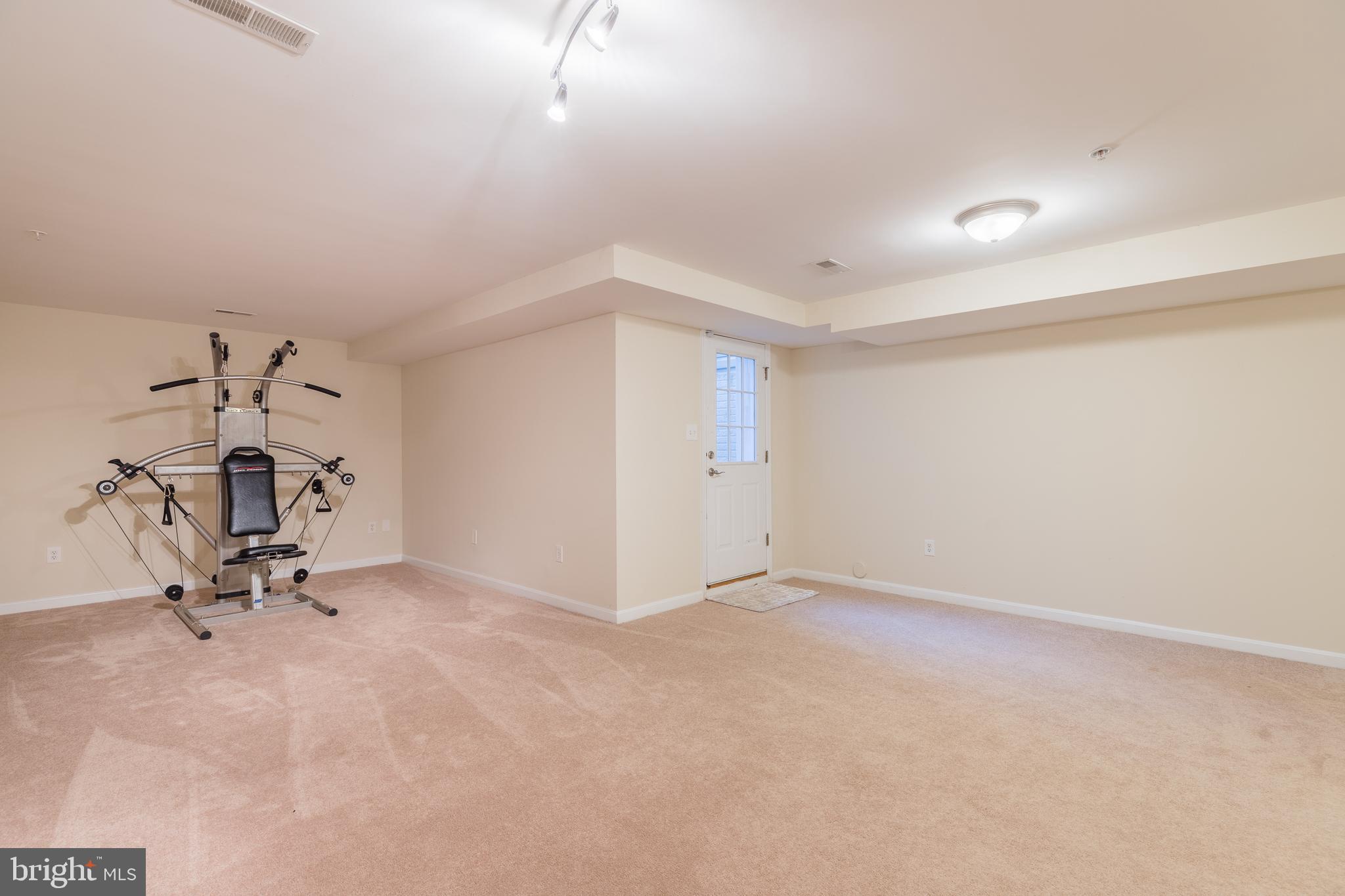 CONSTANT FRIENDSHIP - Residential