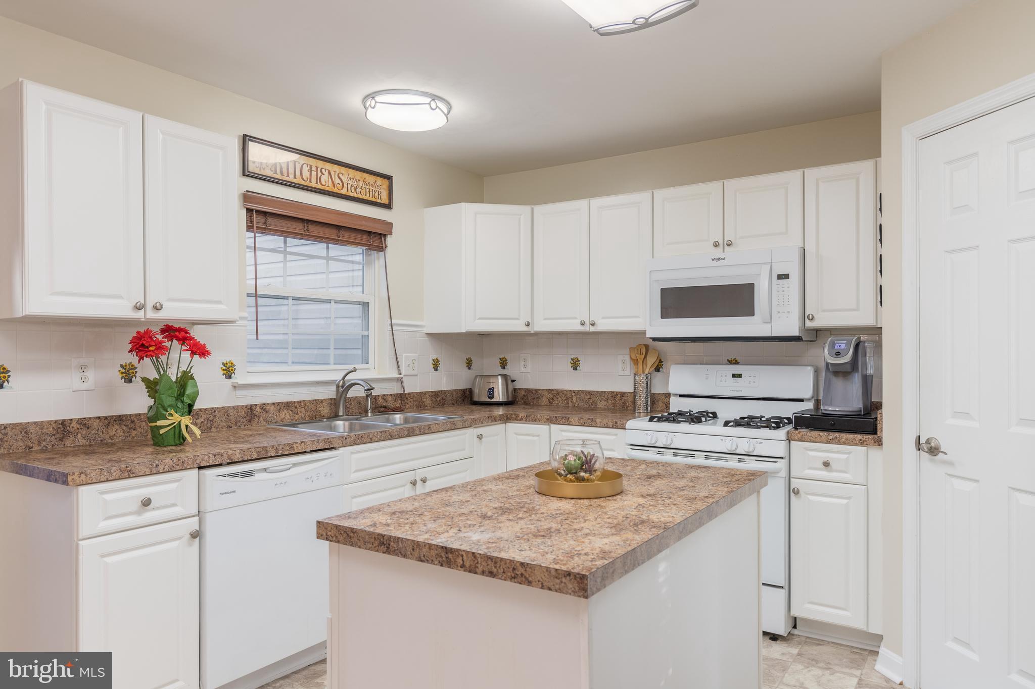 CONSTANT FRIENDSHIP - Residential