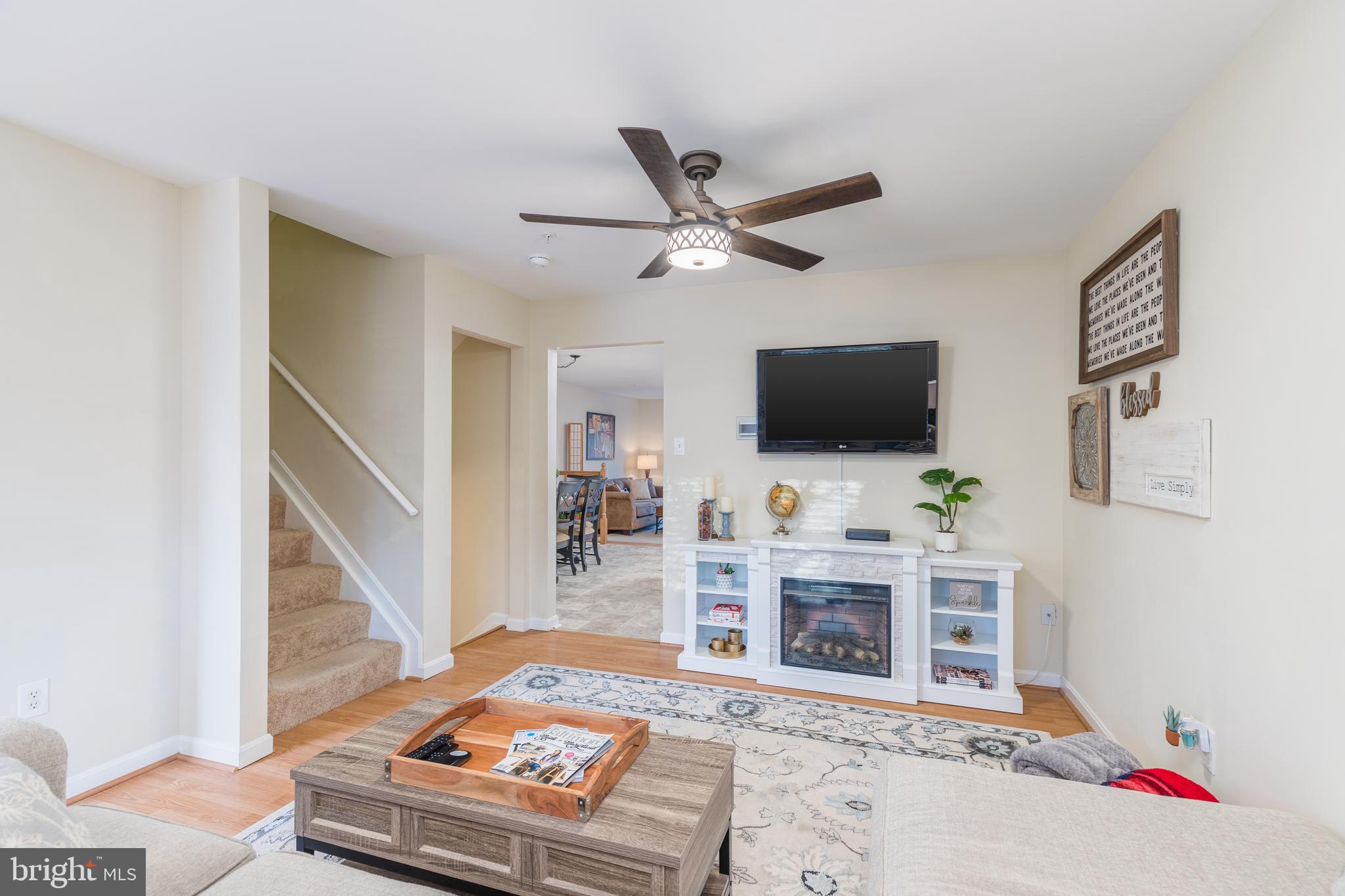 CONSTANT FRIENDSHIP - Residential