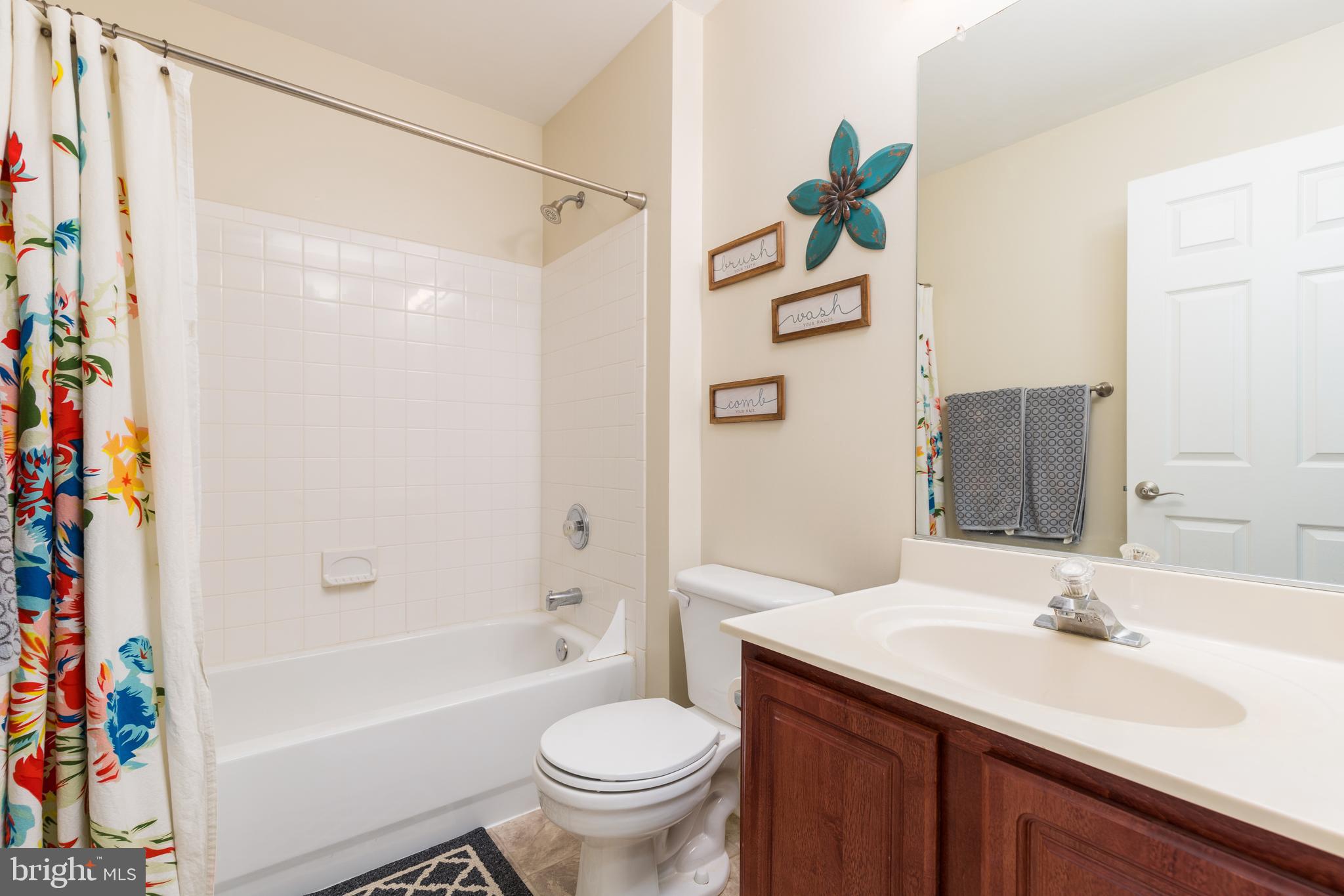 CONSTANT FRIENDSHIP - Residential