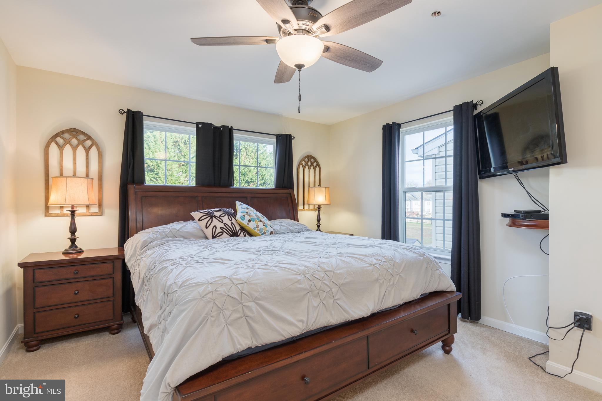 CONSTANT FRIENDSHIP - Residential