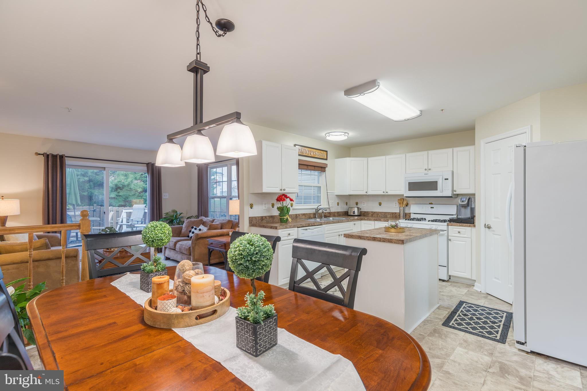 CONSTANT FRIENDSHIP - Residential