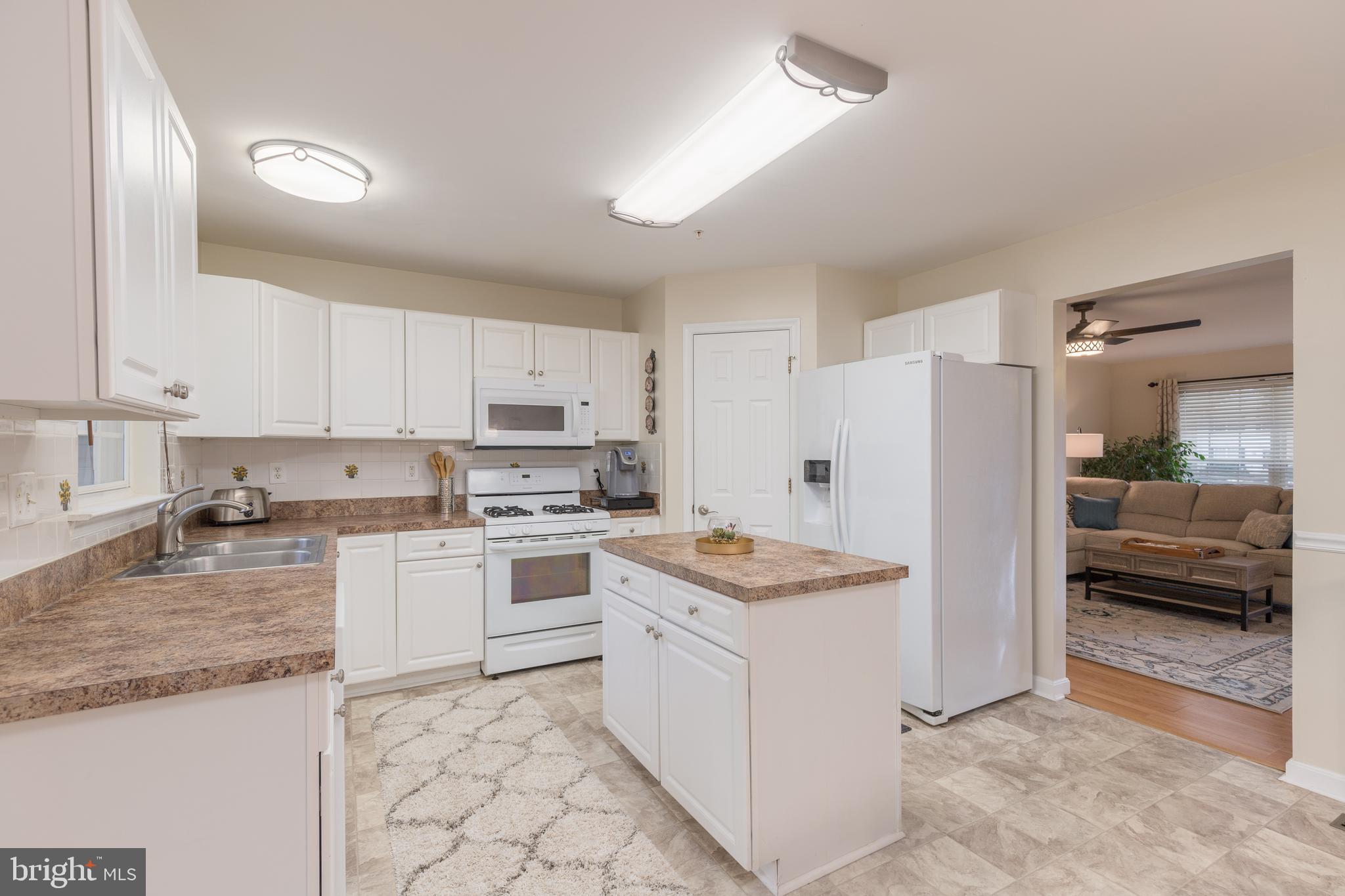 CONSTANT FRIENDSHIP - Residential