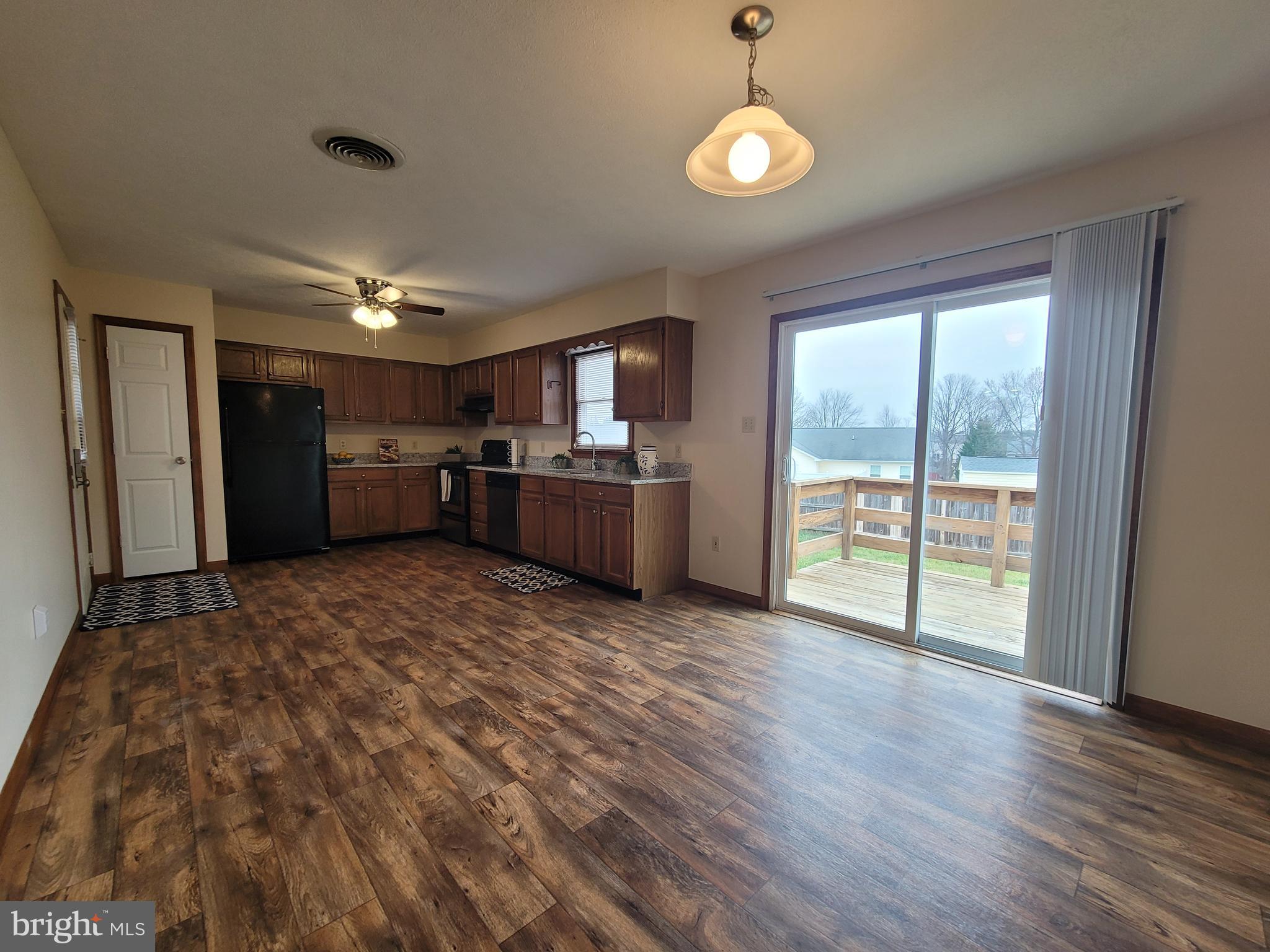 HUNTINGTON MEADOWS - Residential Lease