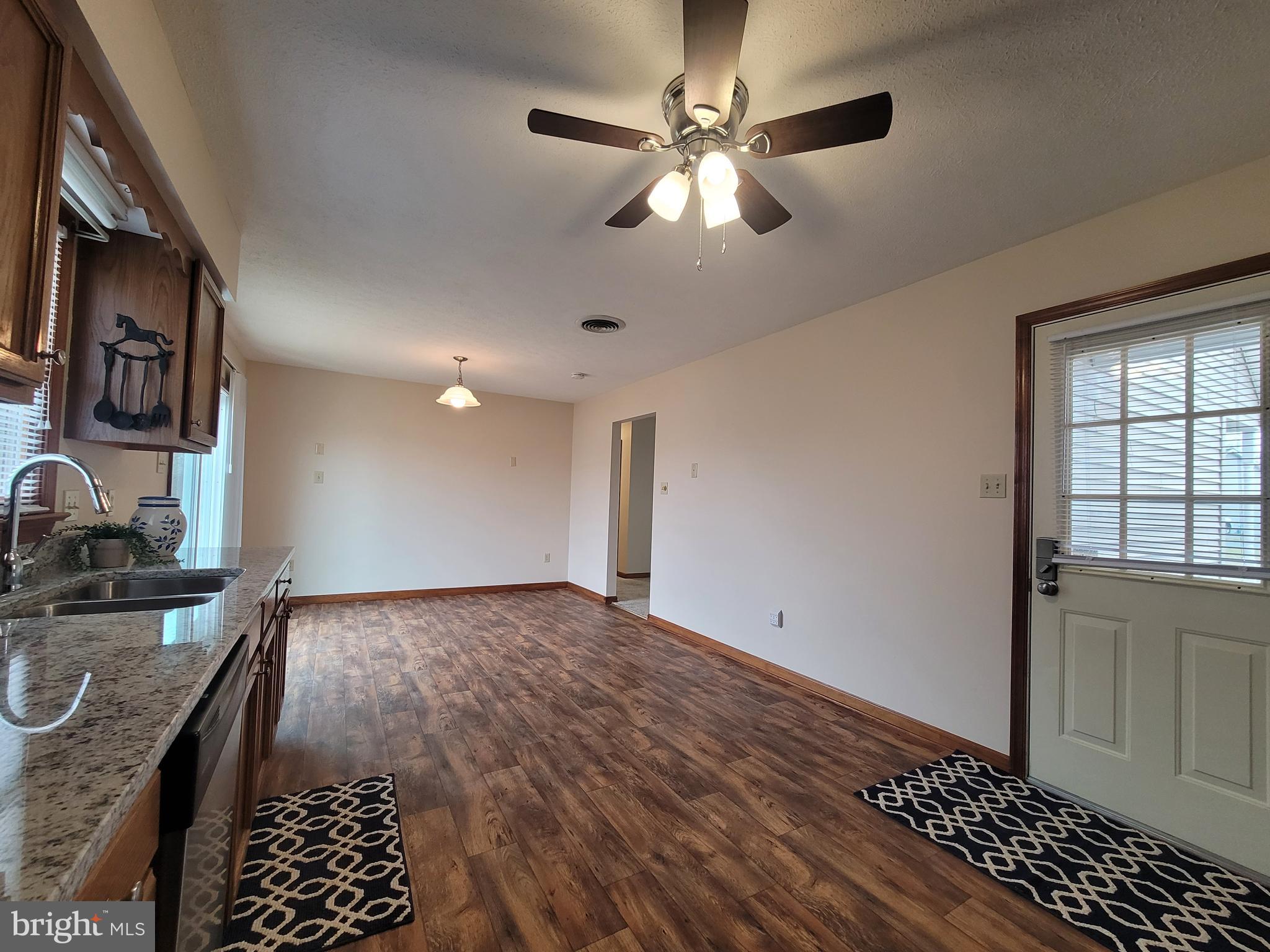 HUNTINGTON MEADOWS - Residential Lease