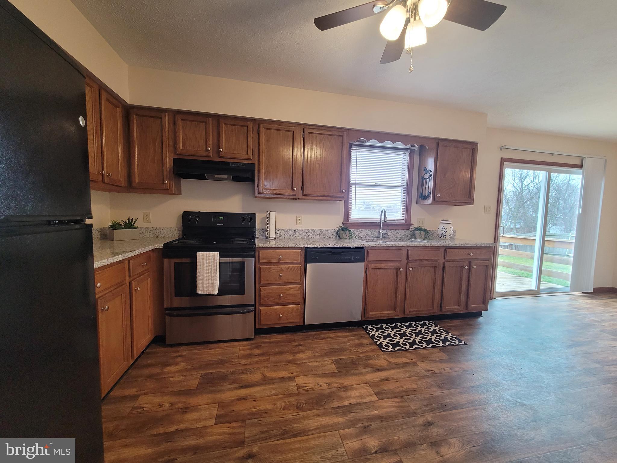 HUNTINGTON MEADOWS - Residential Lease