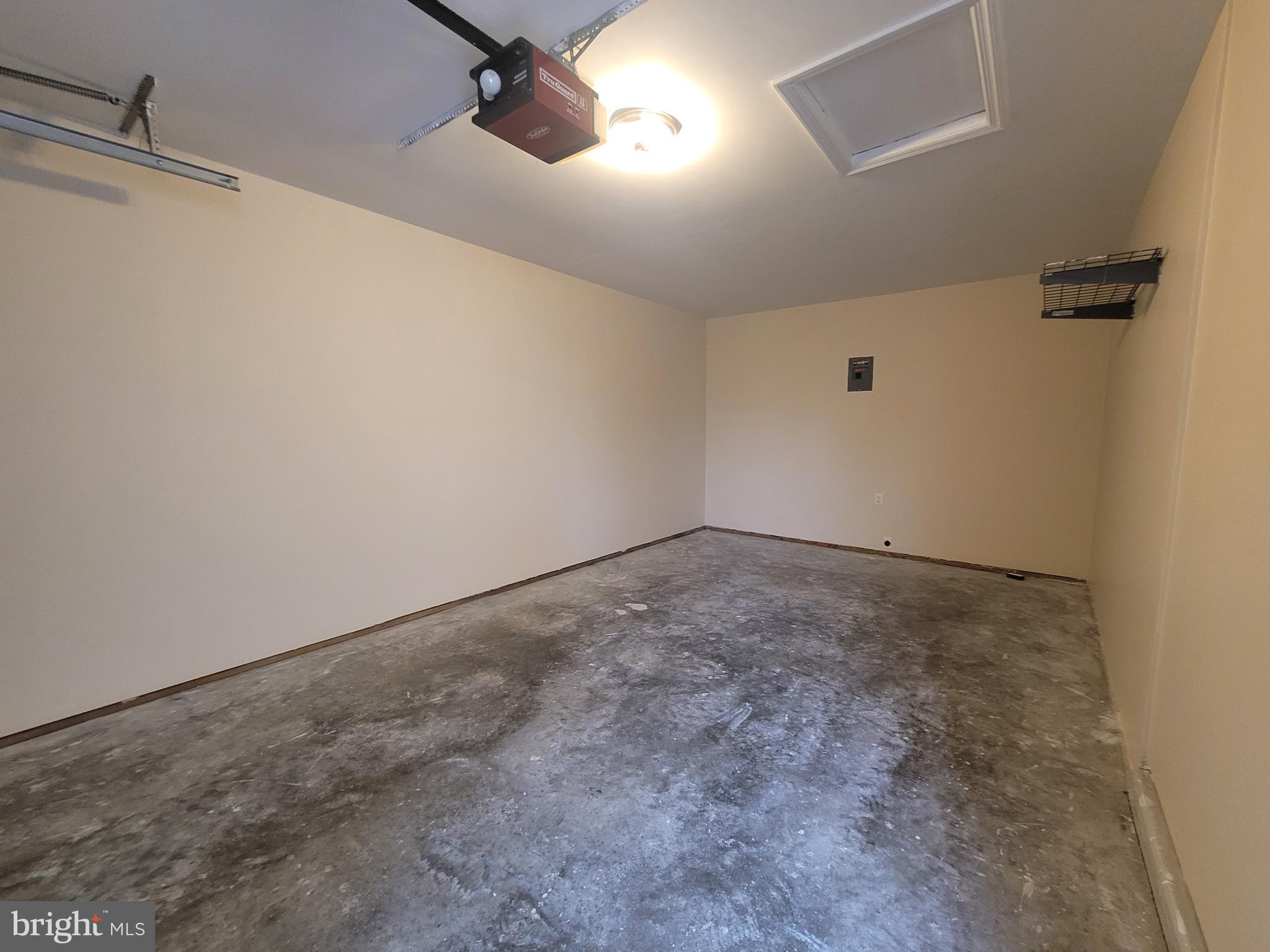 HUNTINGTON MEADOWS - Residential Lease