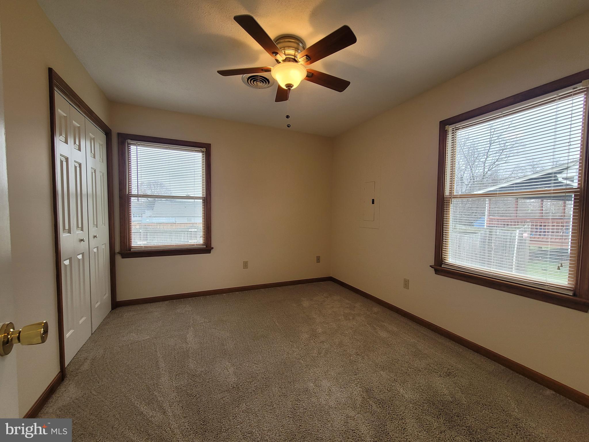 HUNTINGTON MEADOWS - Residential Lease
