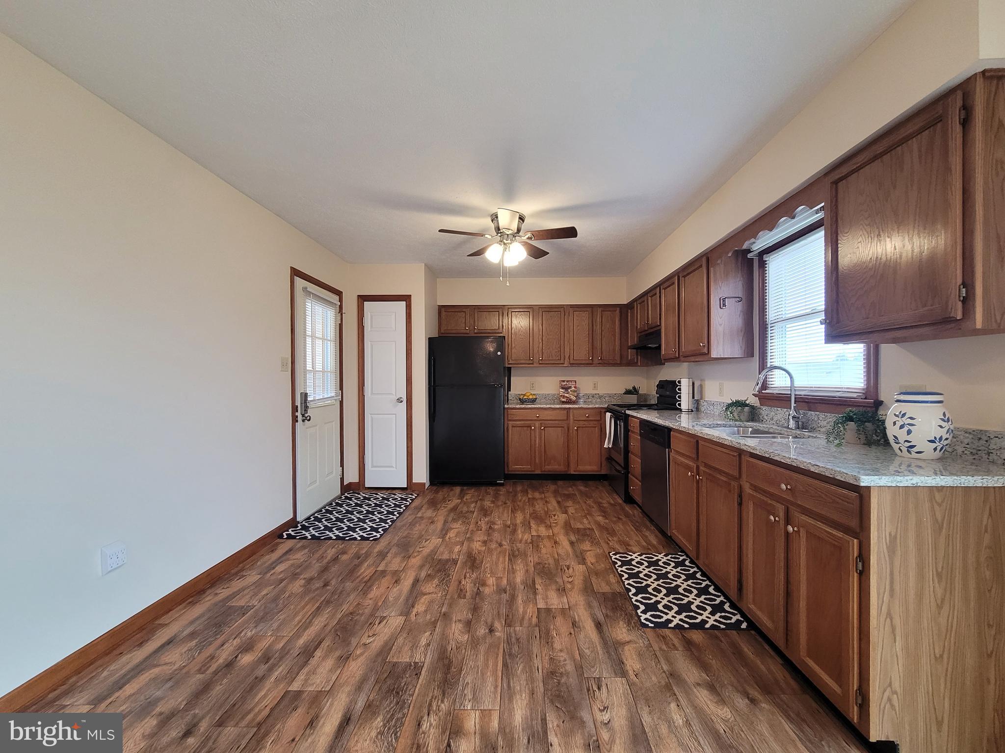 HUNTINGTON MEADOWS - Residential Lease