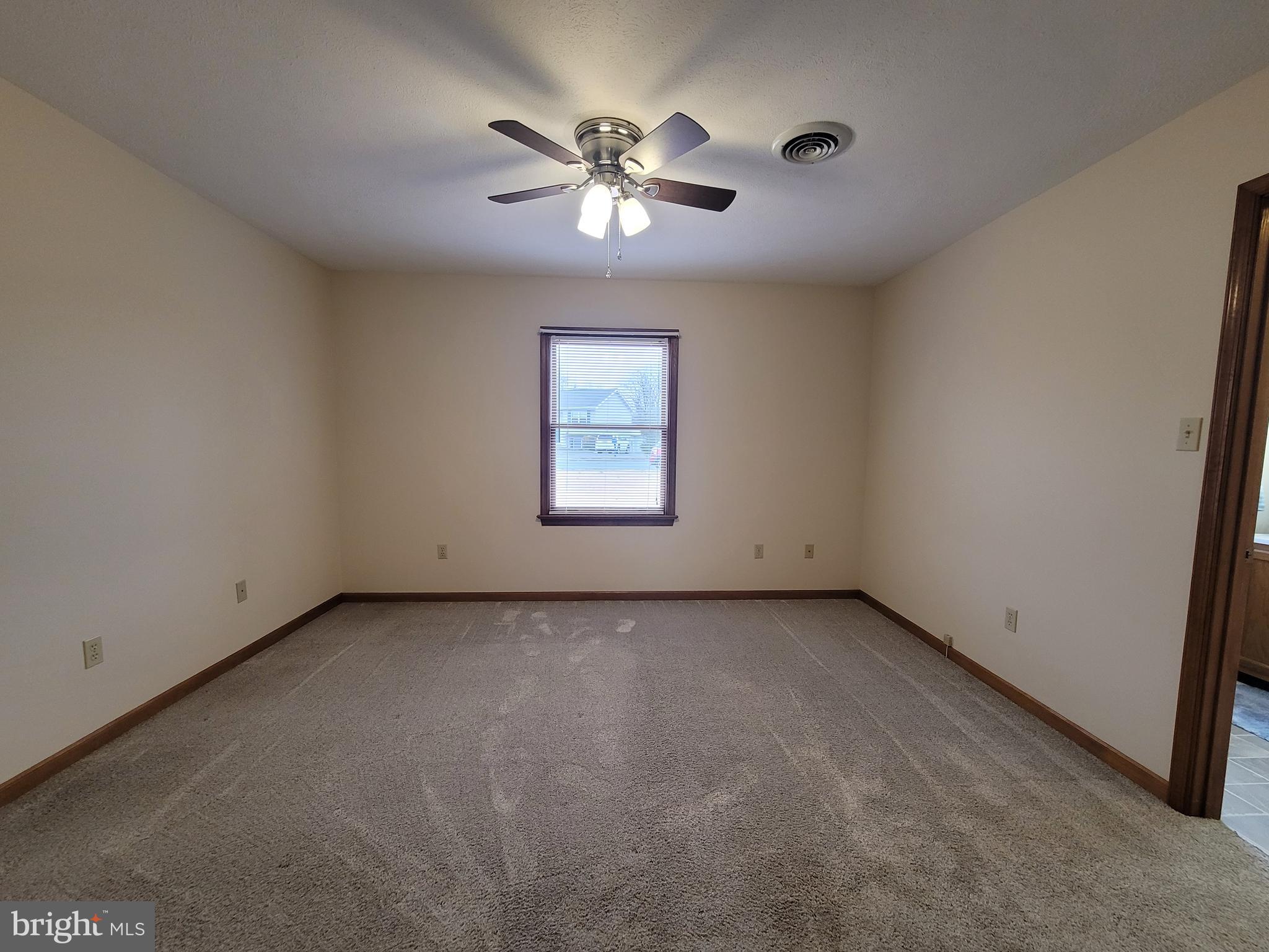 HUNTINGTON MEADOWS - Residential Lease
