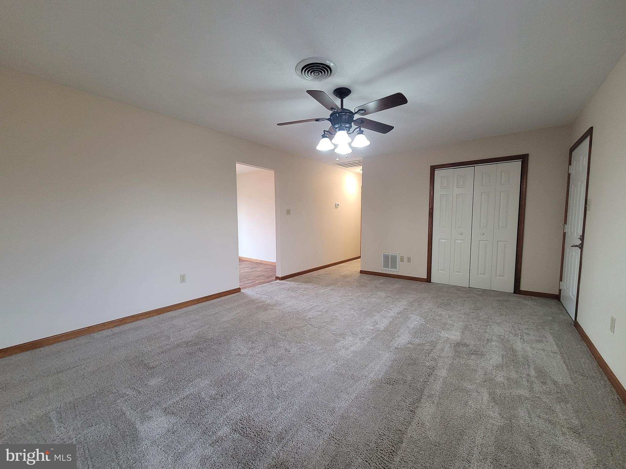 HUNTINGTON MEADOWS - Residential Lease