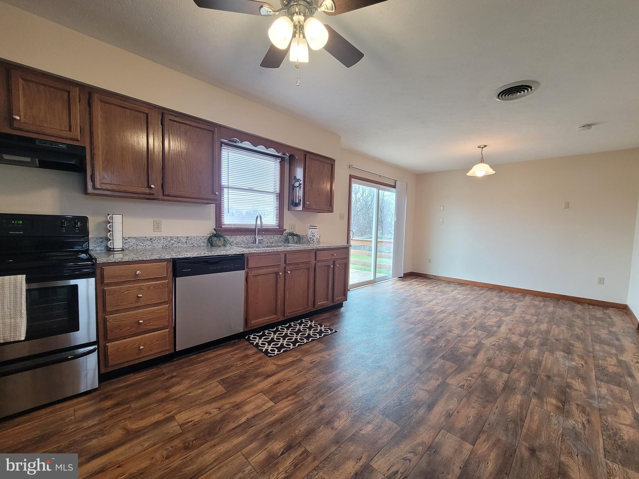 HUNTINGTON MEADOWS - Residential Lease