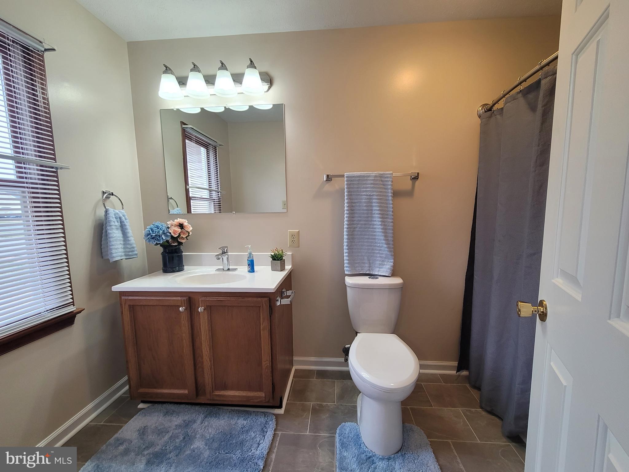 HUNTINGTON MEADOWS - Residential Lease