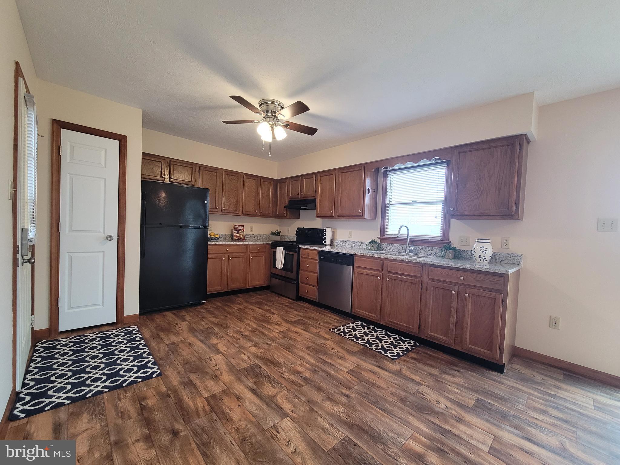 HUNTINGTON MEADOWS - Residential Lease