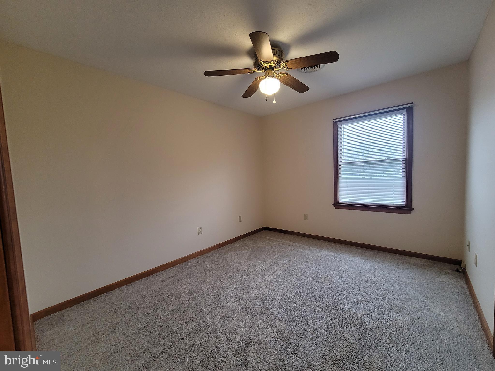 HUNTINGTON MEADOWS - Residential Lease