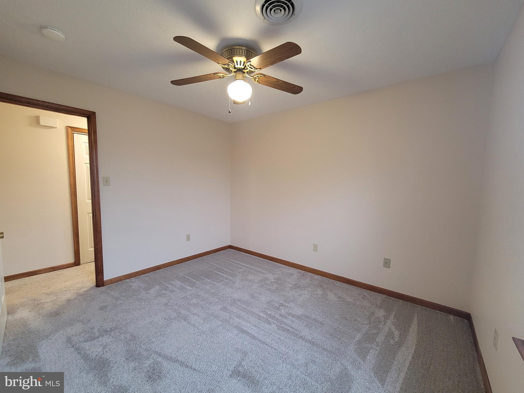 HUNTINGTON MEADOWS - Residential Lease