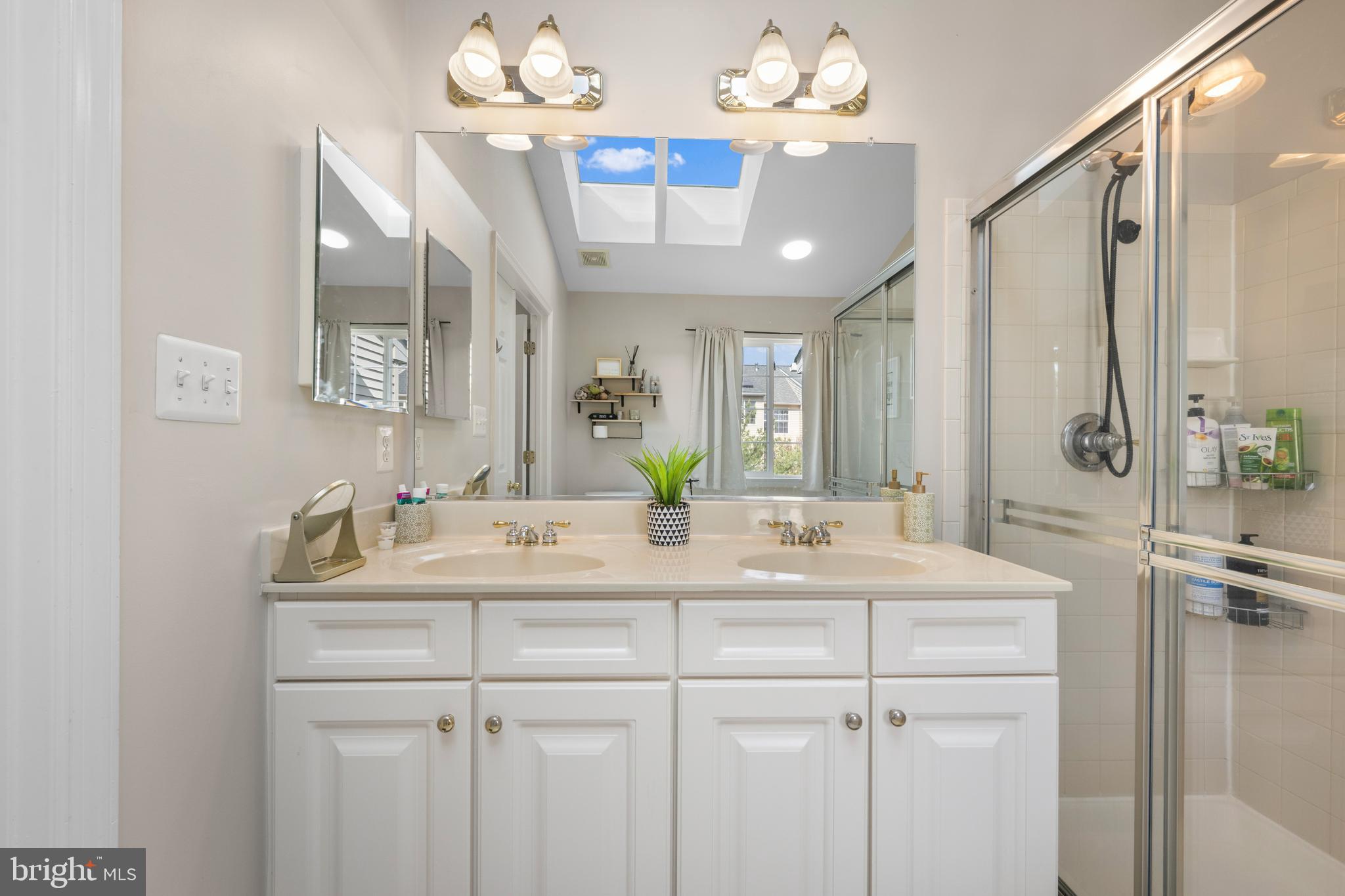 SEVEN OAKS - Residential