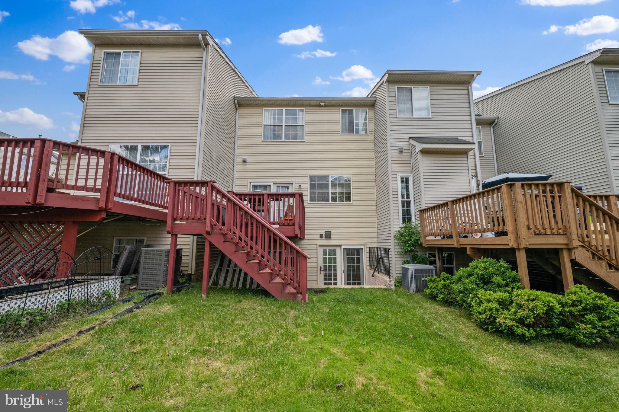 SEVEN OAKS - Residential