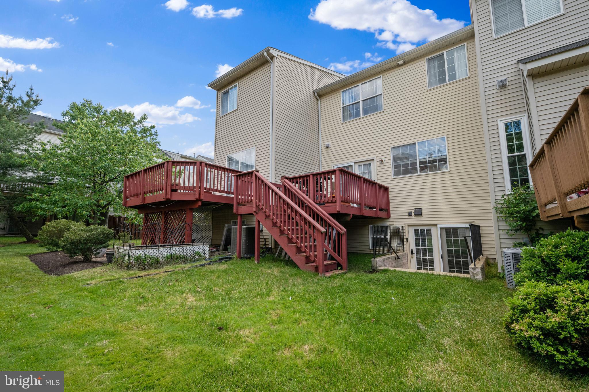 SEVEN OAKS - Residential