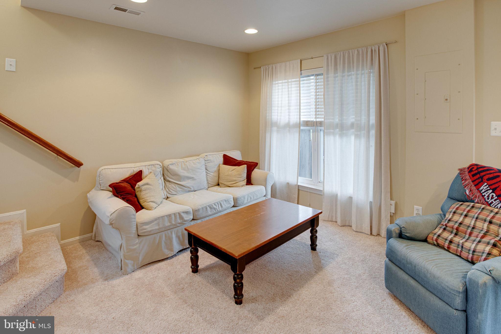 PEMBROOKE - Residential