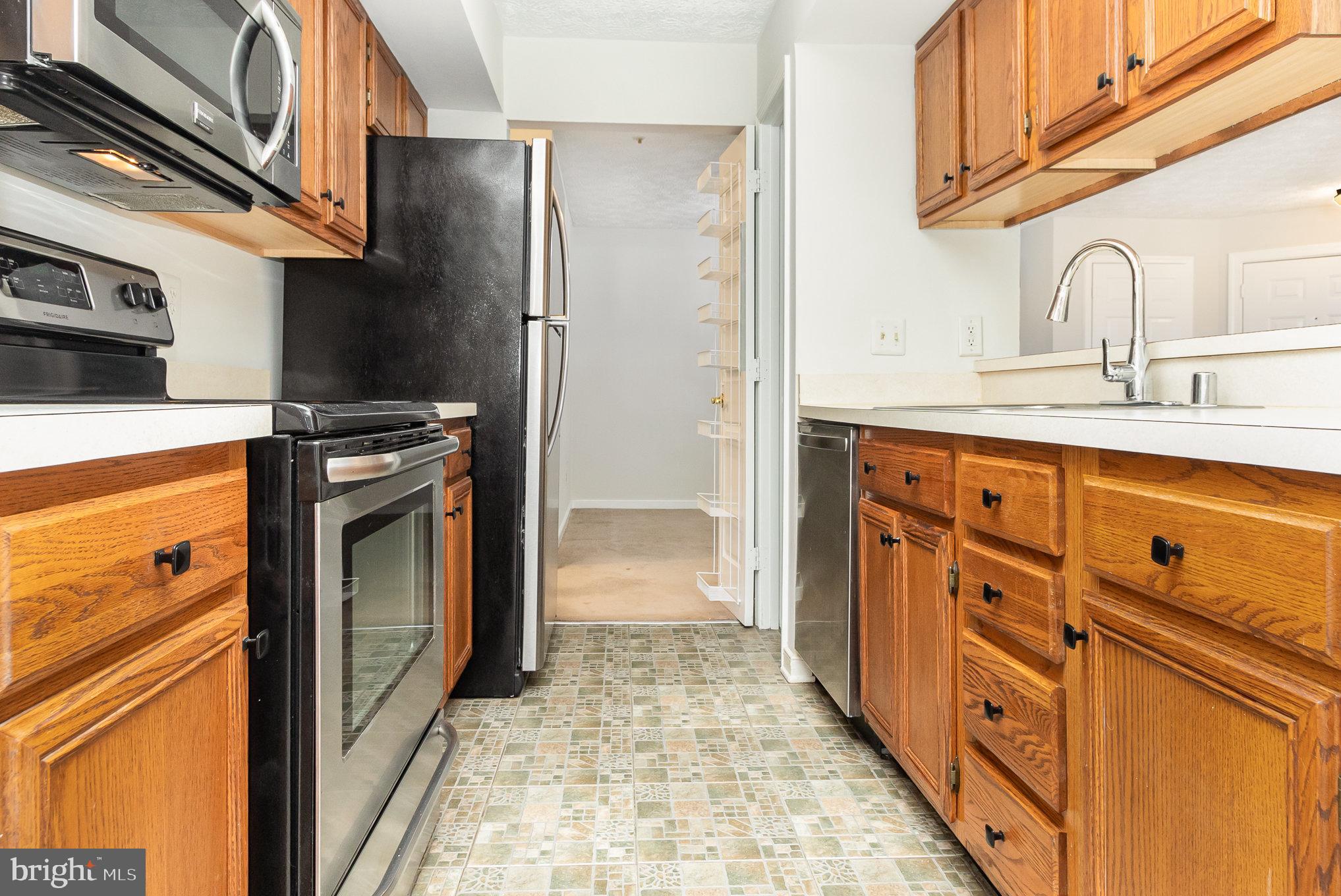 THE COURTYARDS AT POND - Residential