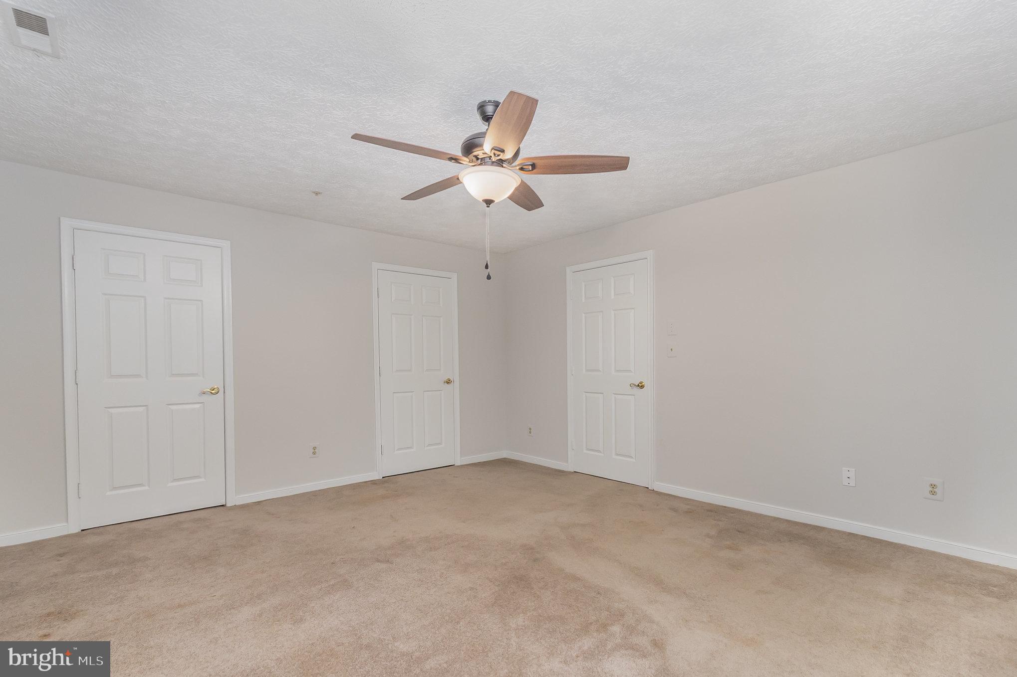 THE COURTYARDS AT POND - Residential