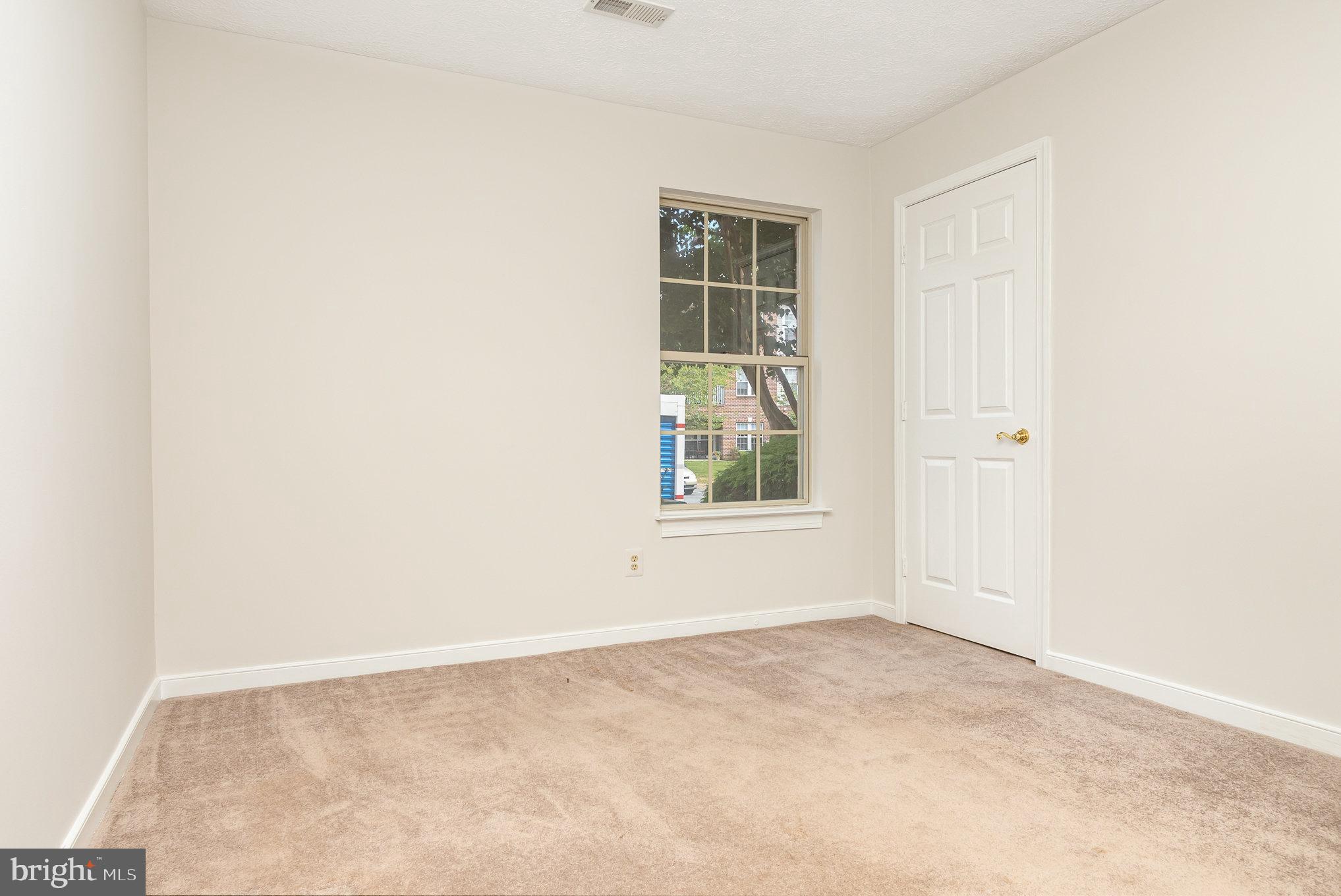 THE COURTYARDS AT POND - Residential