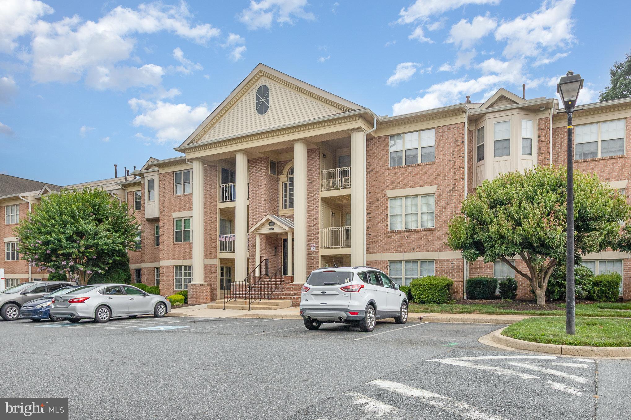 THE COURTYARDS AT POND - Residential