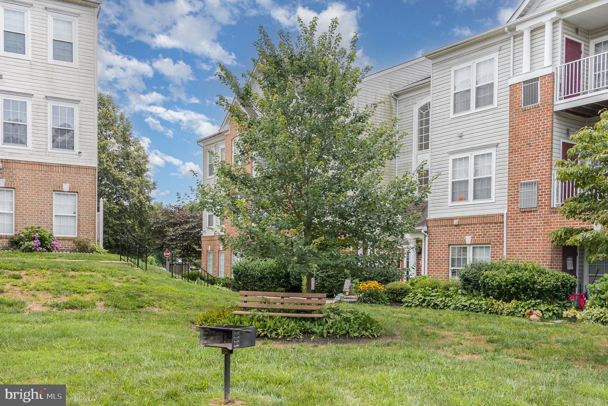 THE COURTYARDS AT POND - Residential