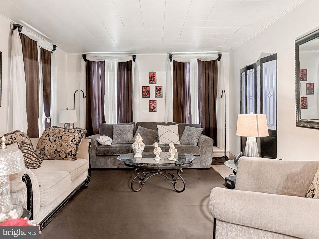 Photo of 329 Wheatfield Street, YORK, PA 17403 (MLS # PAYK2094332)