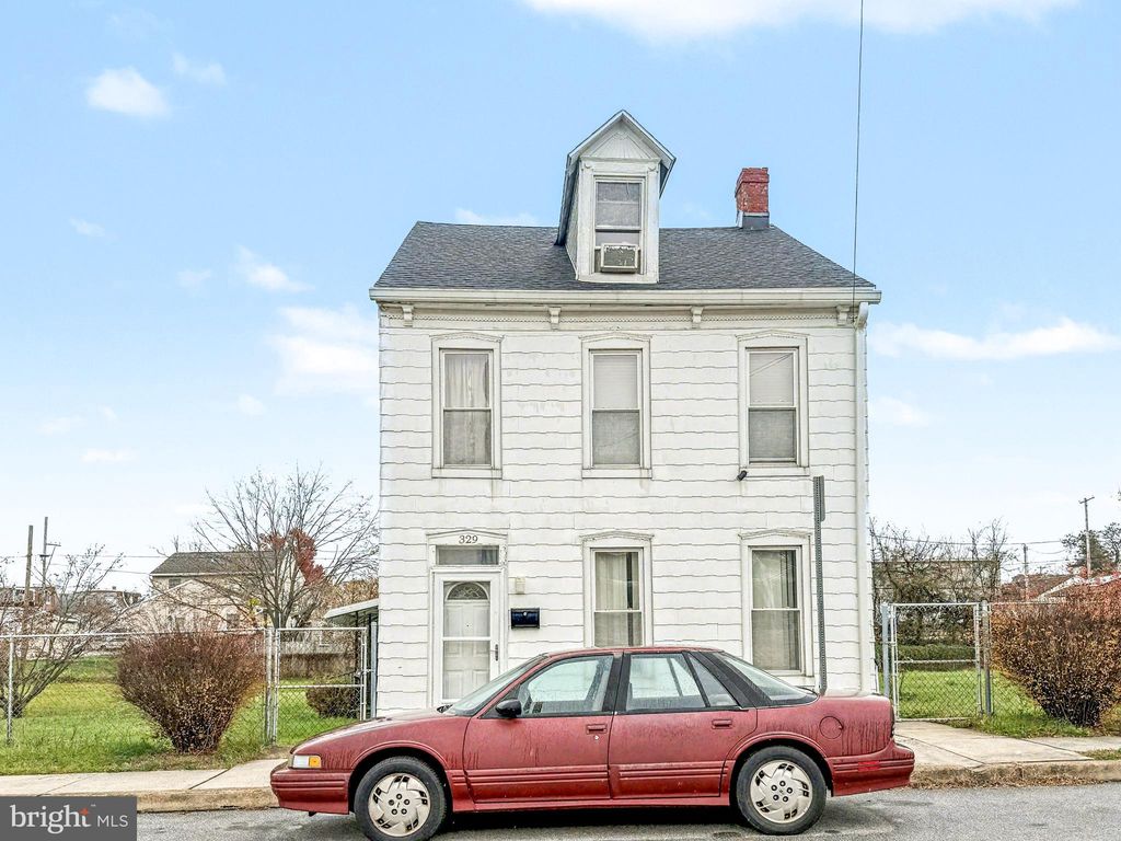 Photo of 329 Wheatfield Street, YORK, PA 17403 (MLS # PAYK2094332)