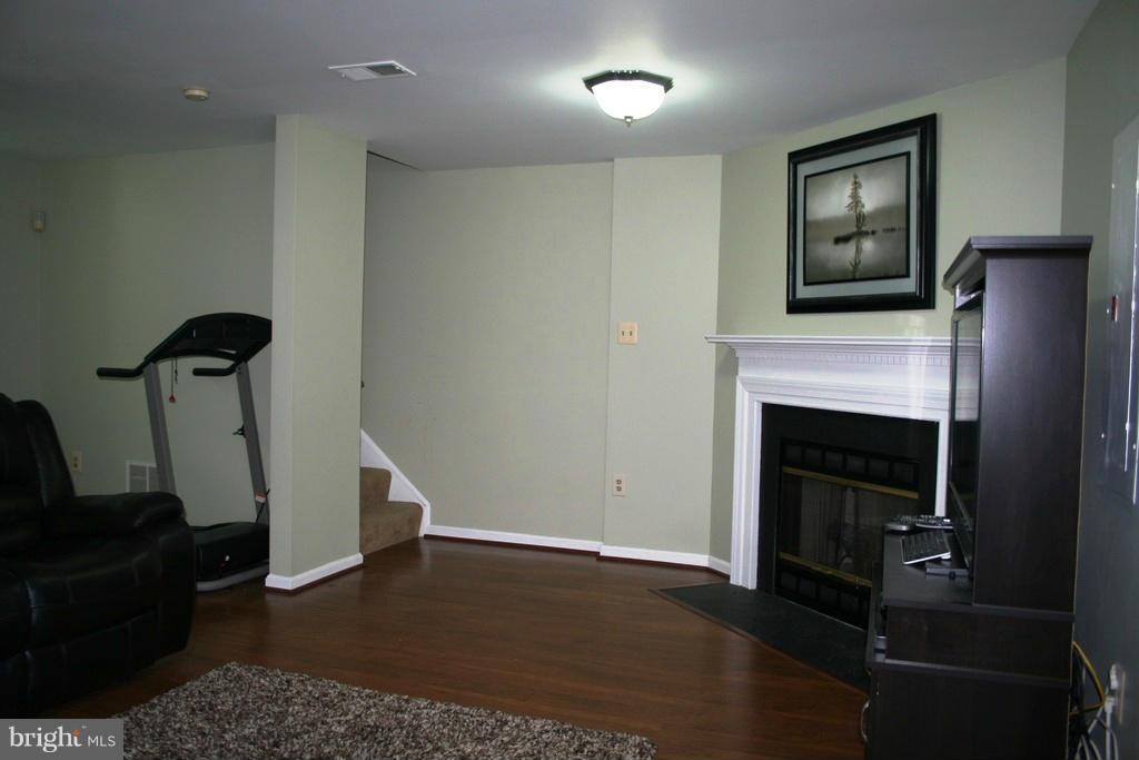 ROLLING BROOK - Residential Lease