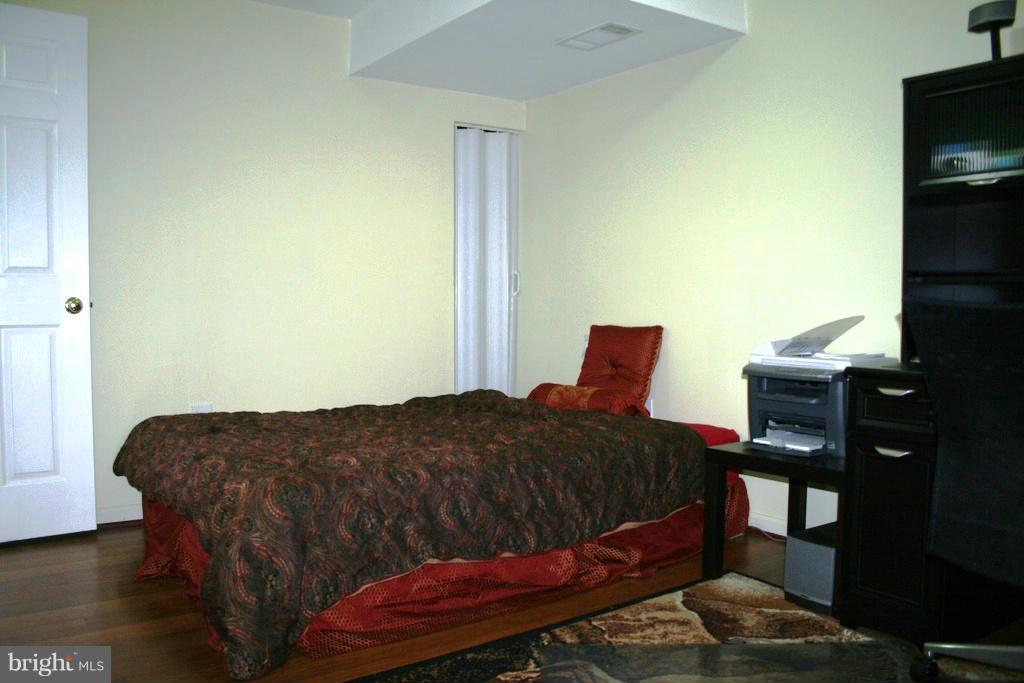 ROLLING BROOK - Residential Lease